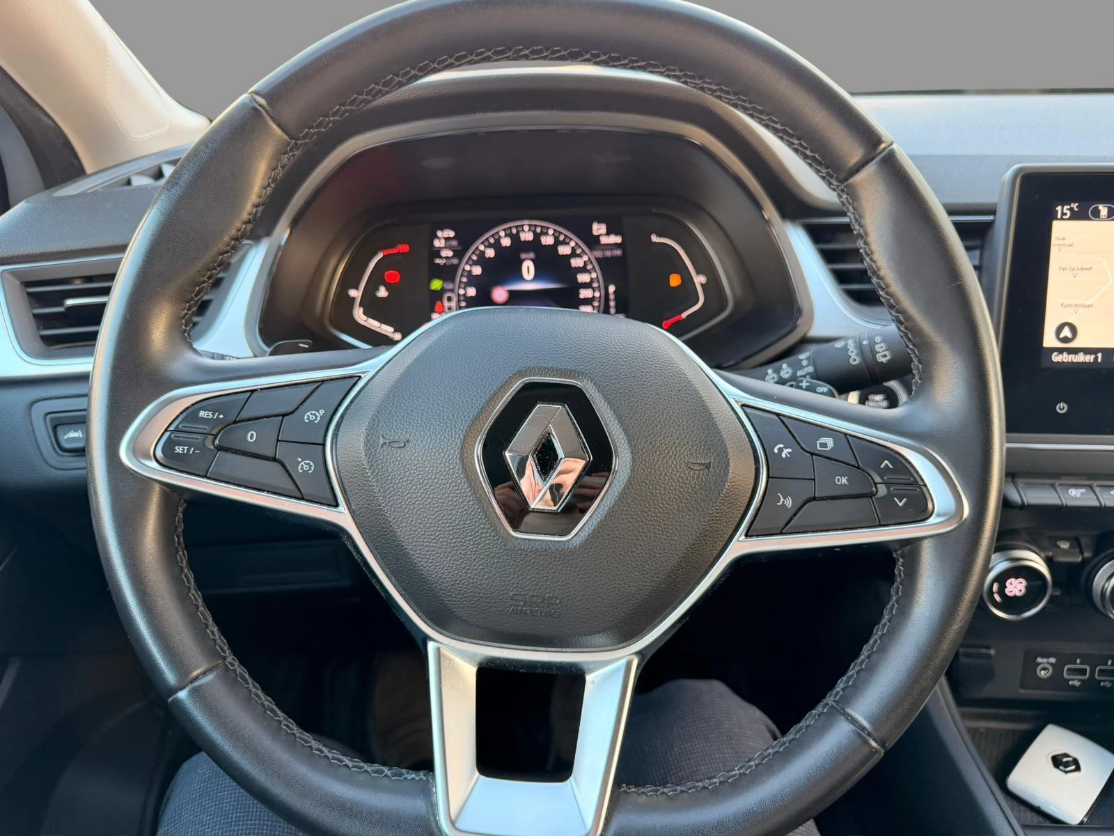 Renault-Captur-image-16