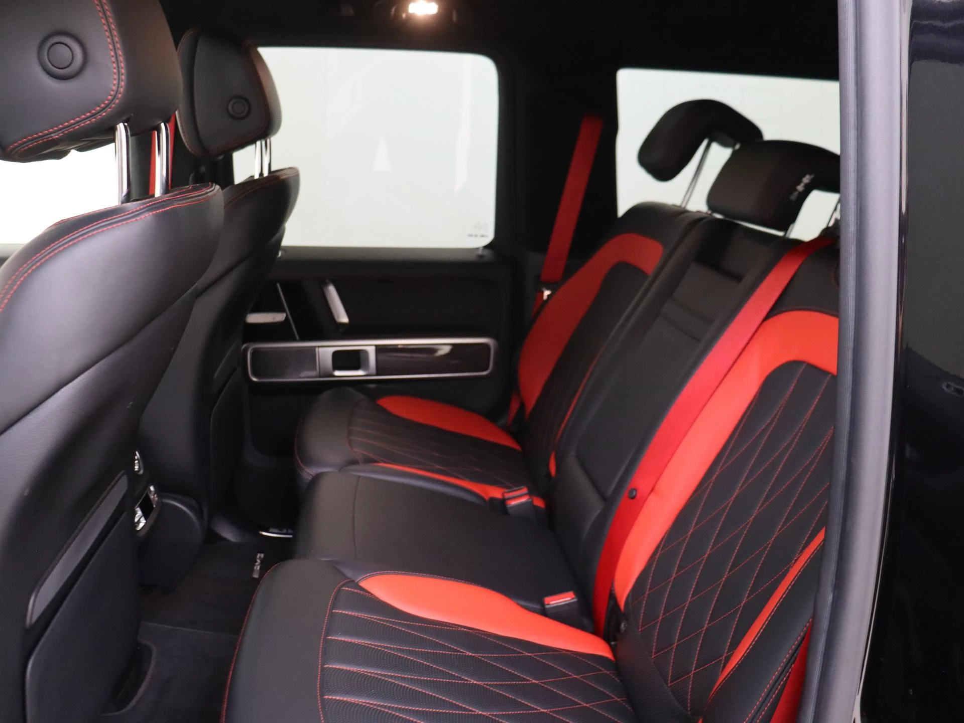 Mercedes-Benz-G-Klasse-image-3