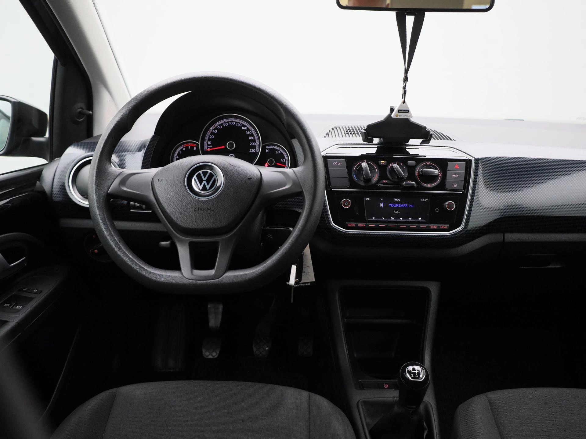 Volkswagen-up!-image-6