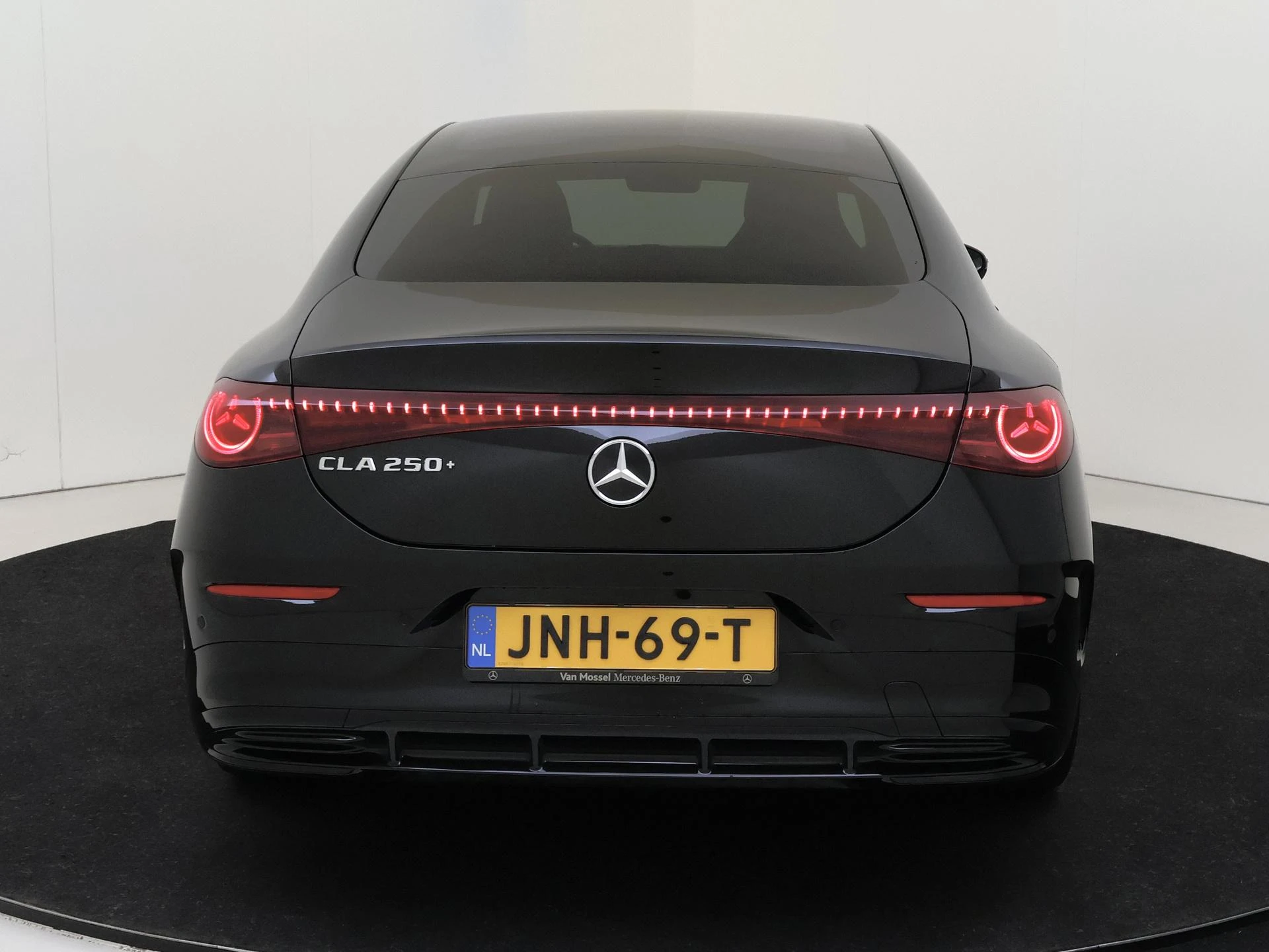 Mercedes-Benz-CLA-image-6