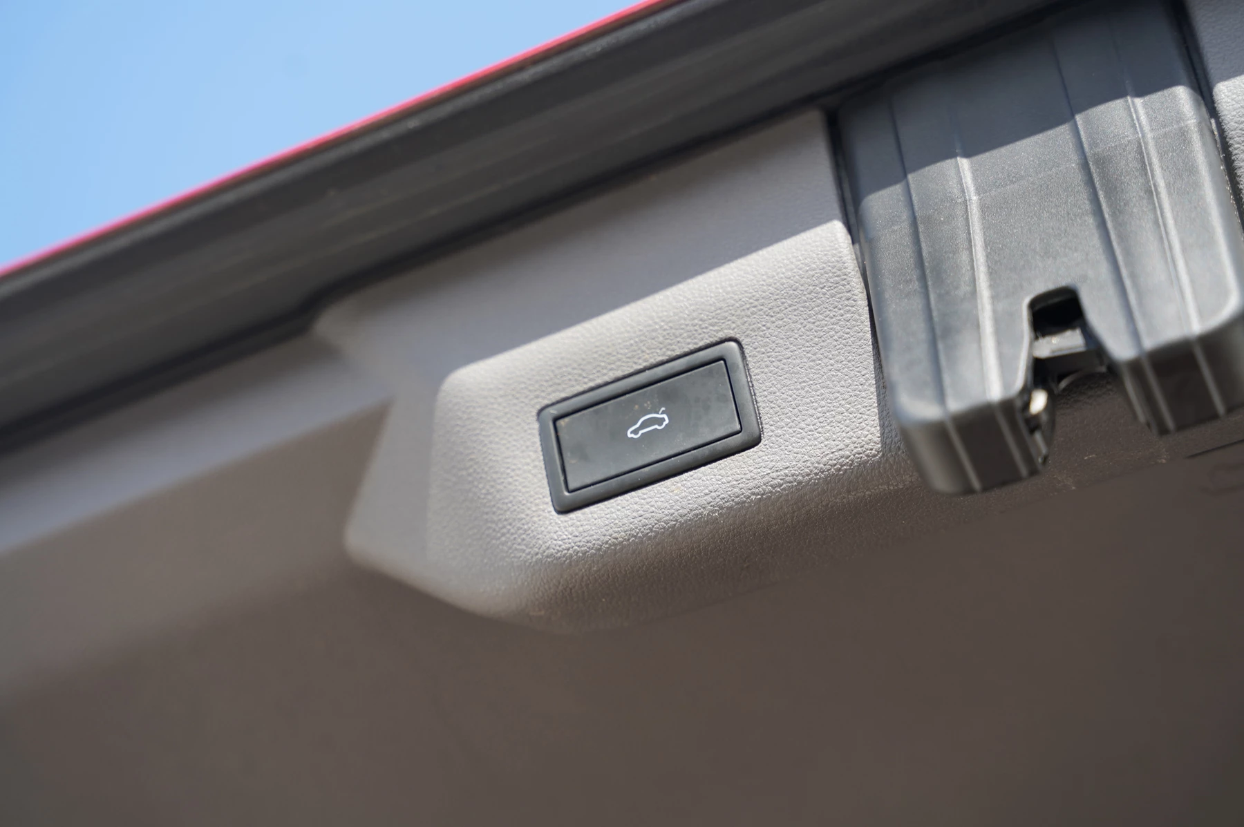 Volkswagen-Multivan-image-28