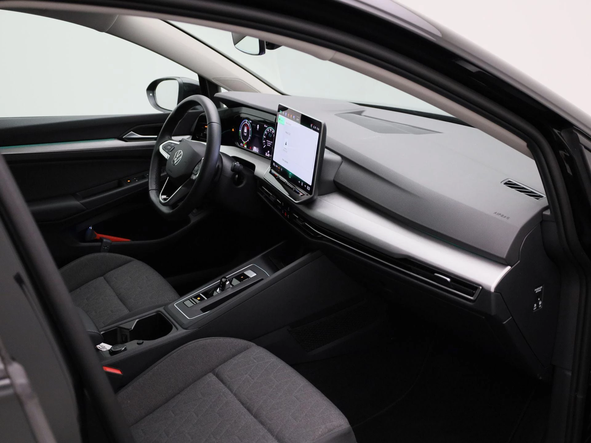 Volkswagen-Golf-image-26