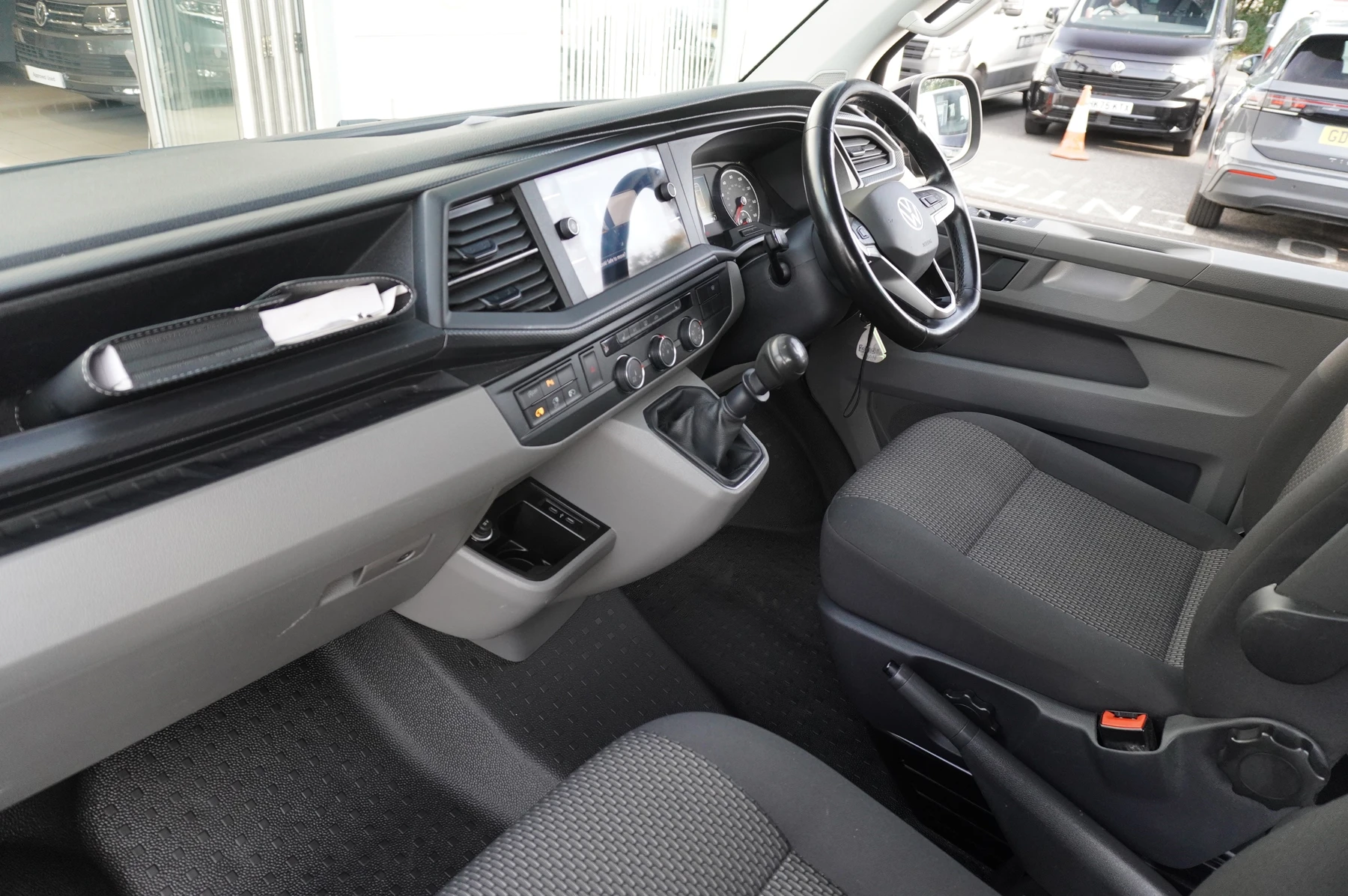 Volkswagen-Transporter-image-1