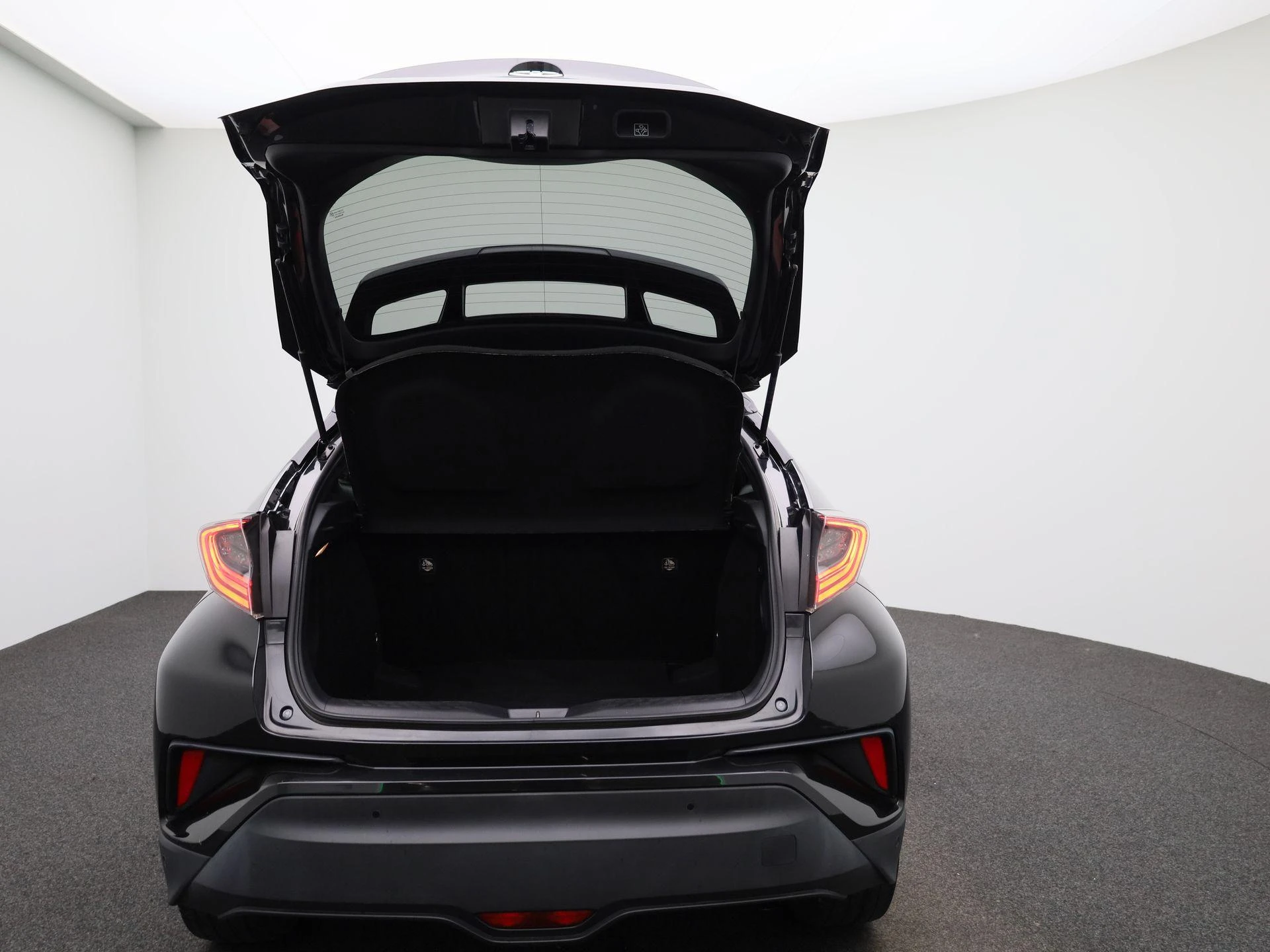 Toyota-C-HR-image-10