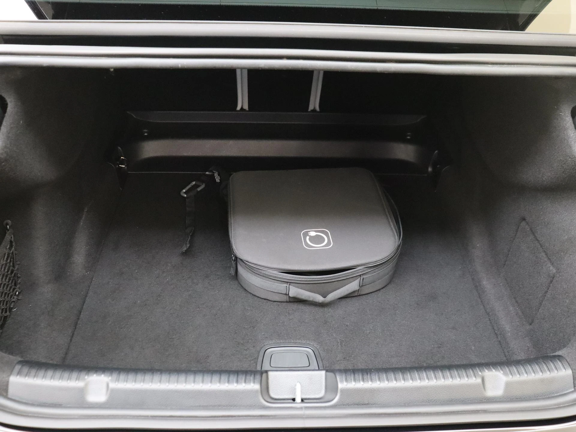 Mercedes-Benz-EQE-image-25
