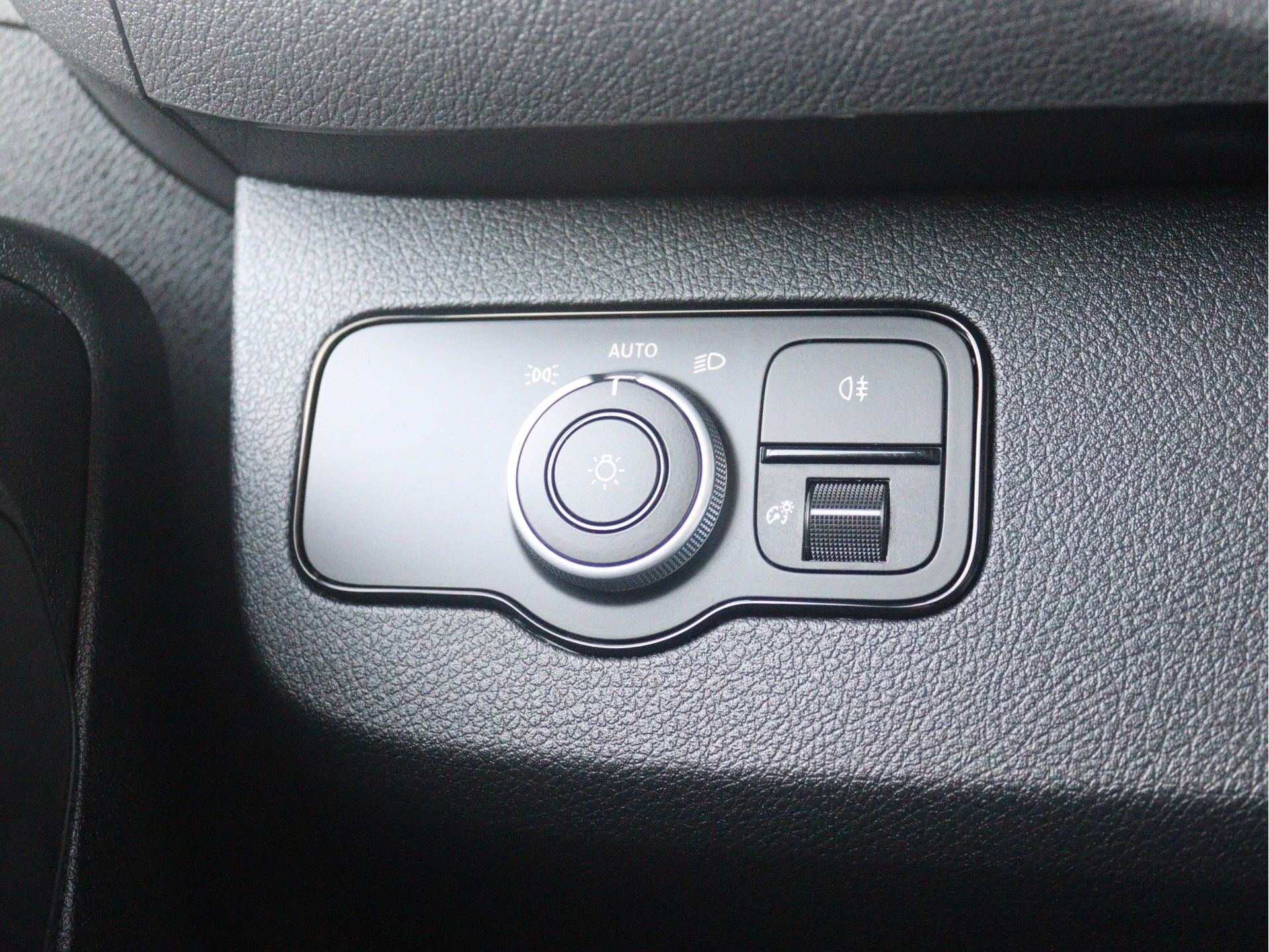 Mercedes-Benz-Sprinter-image-12
