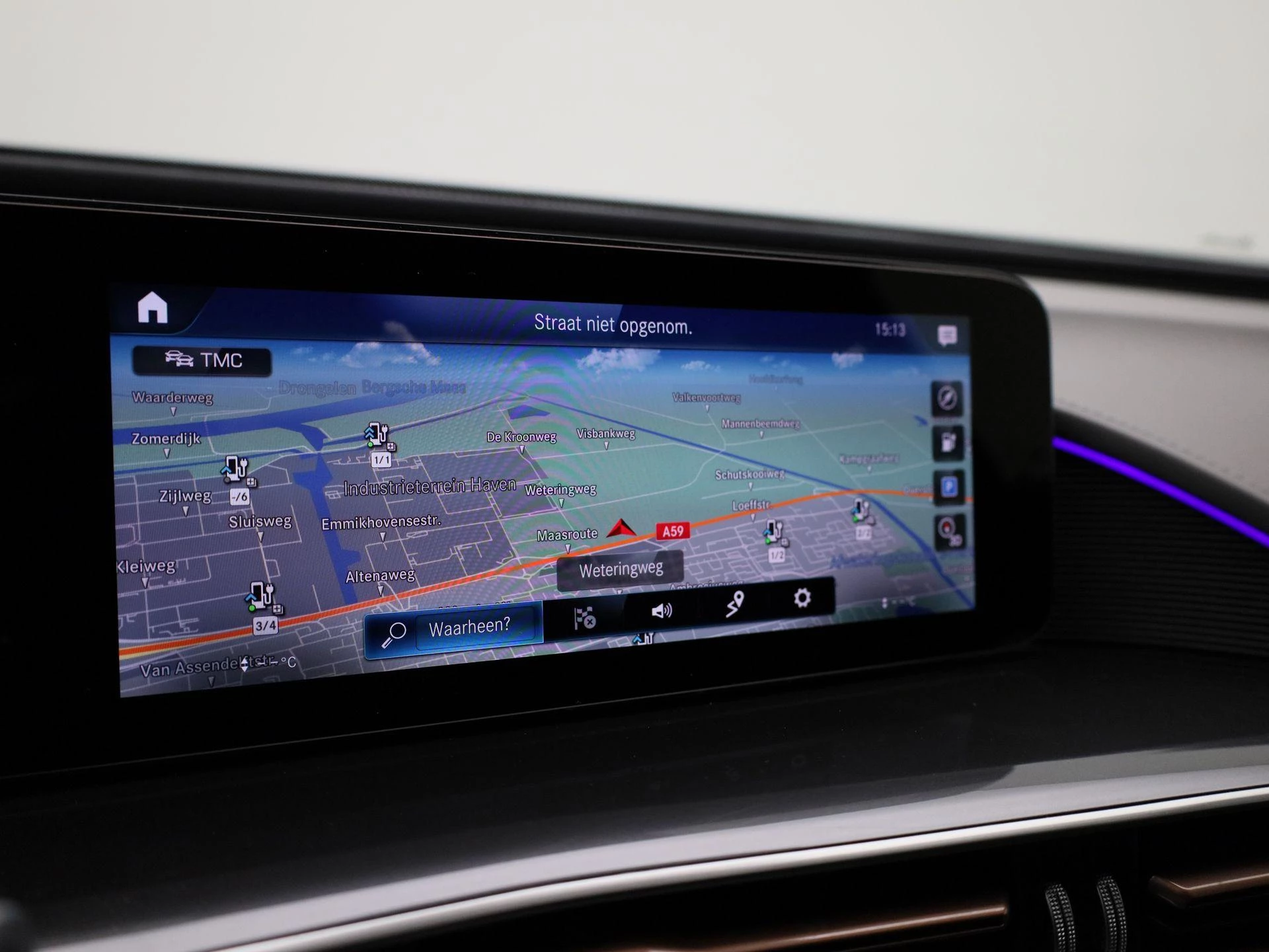 Mercedes-Benz-EQC-image-17