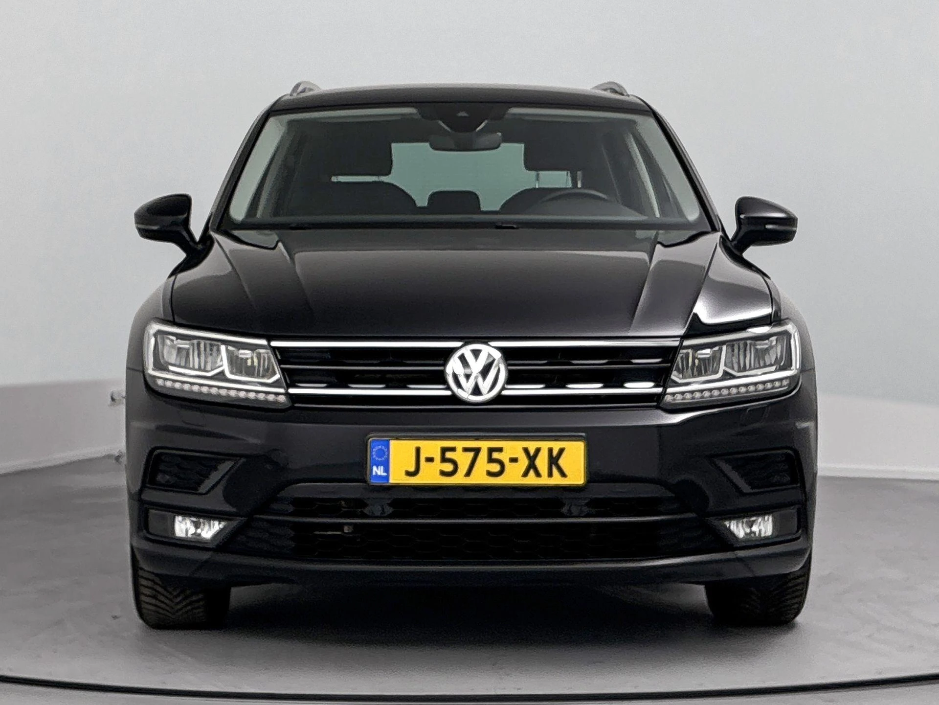 Volkswagen-Tiguan-image-4