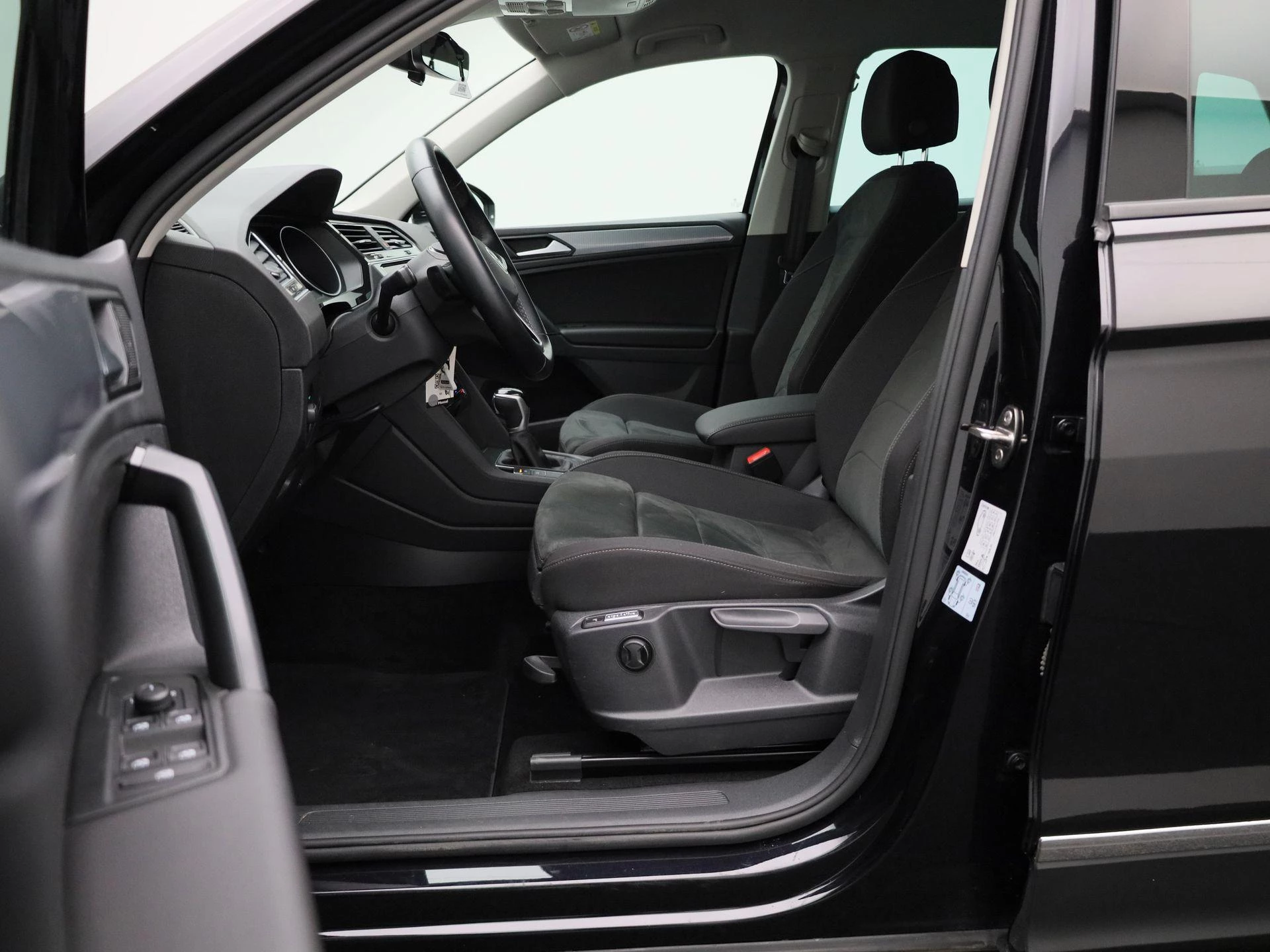 Volkswagen-Tiguan-image-9