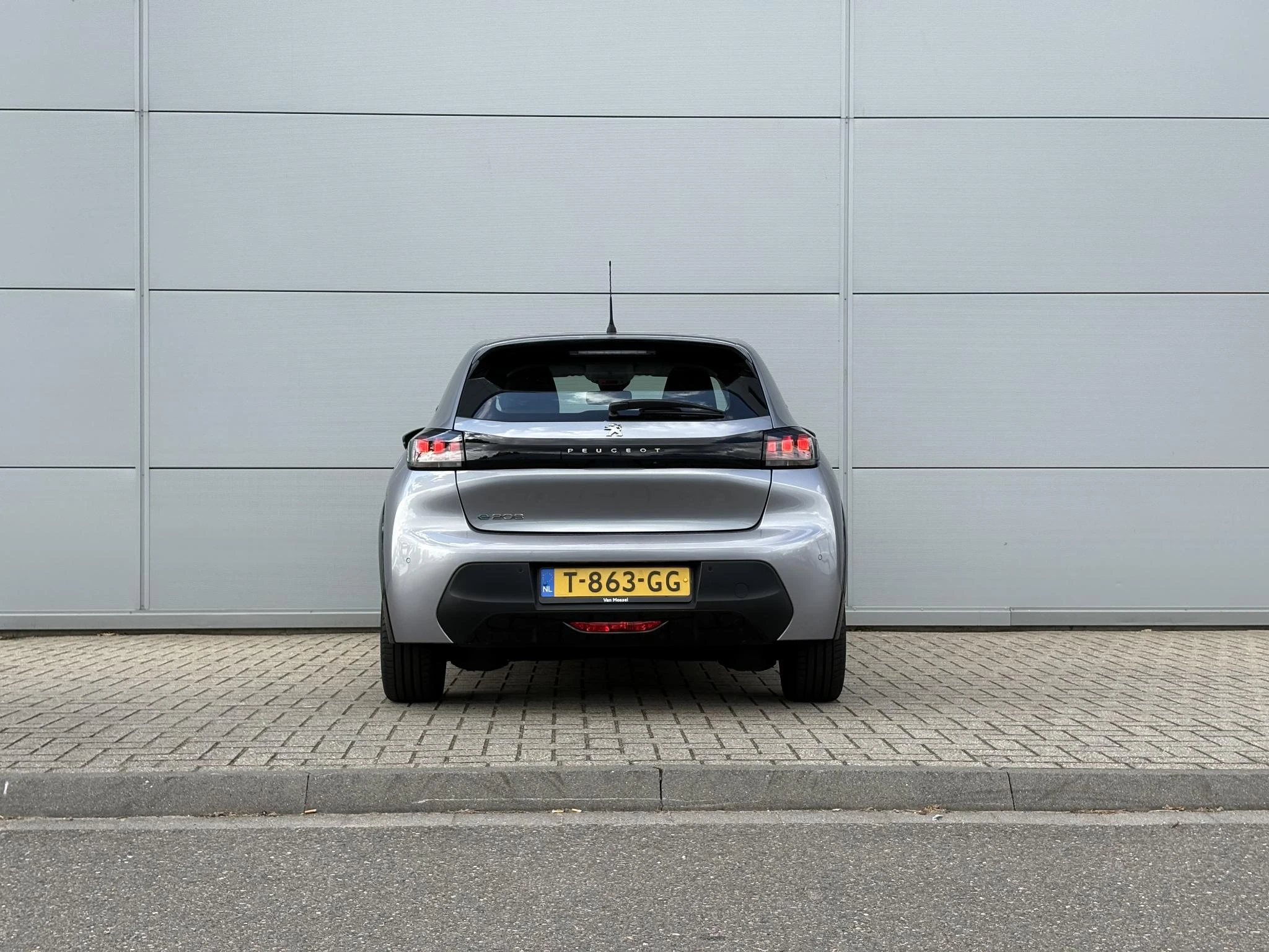 Peugeot-e-208-image-4