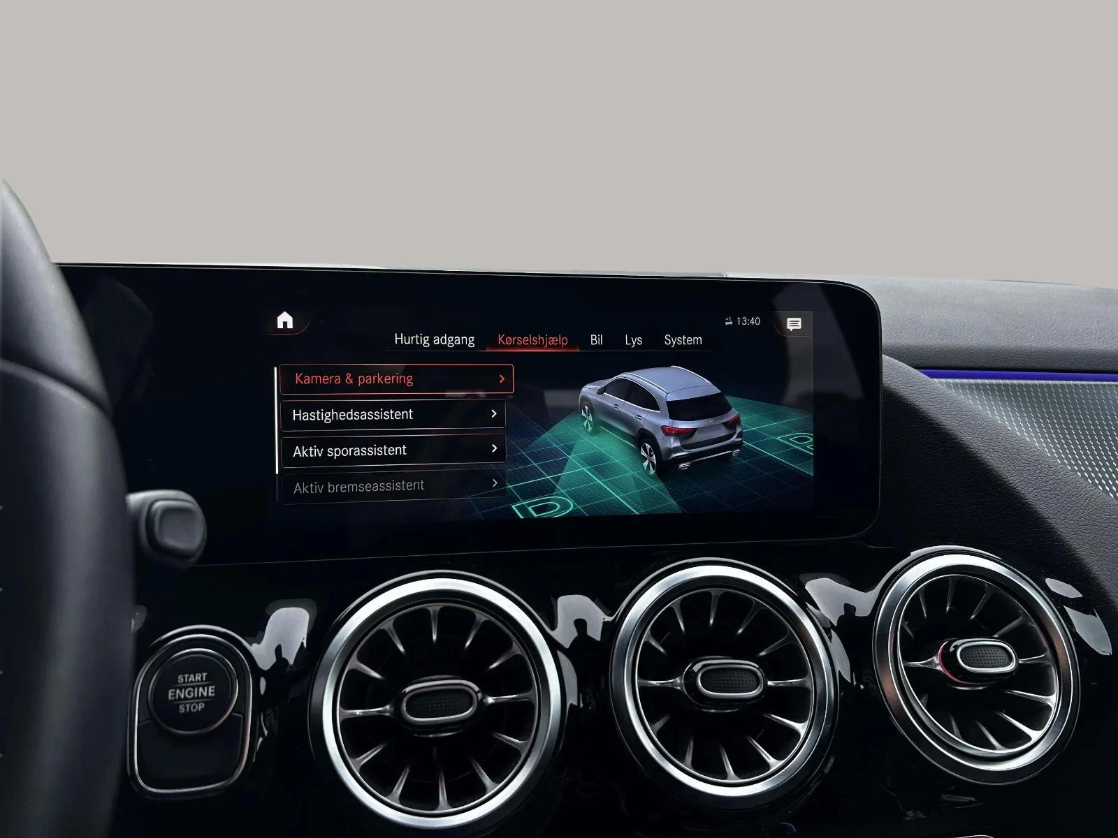 Mercedes-Benz-GLA-image-19