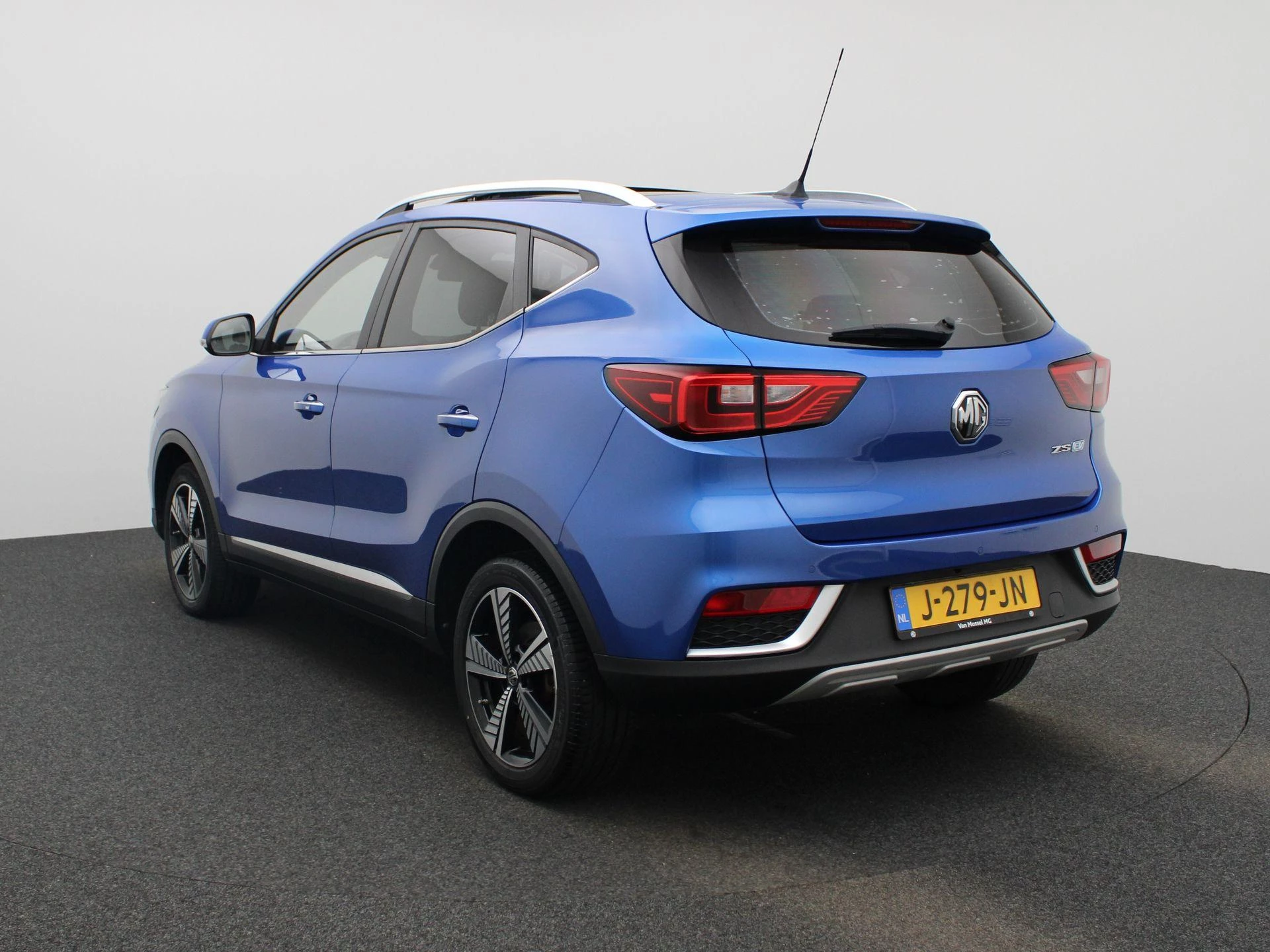 MG-ZS EV-image-1