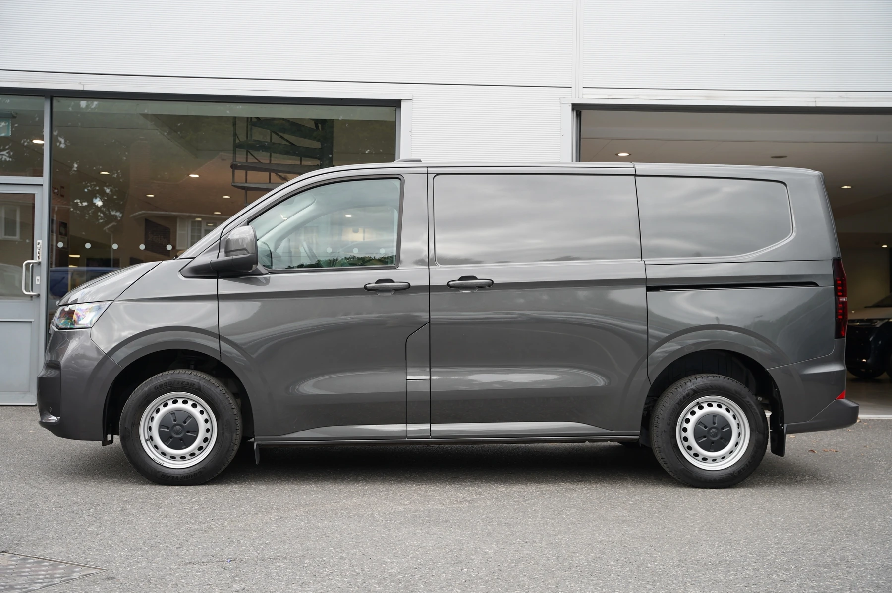 Volkswagen-Transporter-image-14