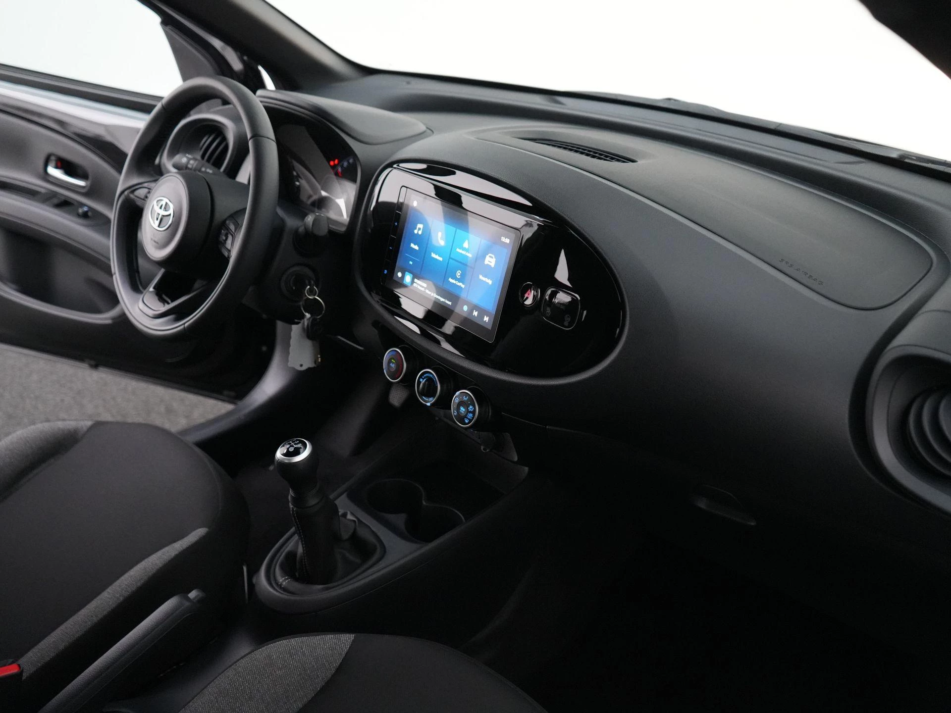 Toyota Aygo X 1.0 VVT-i MT Play