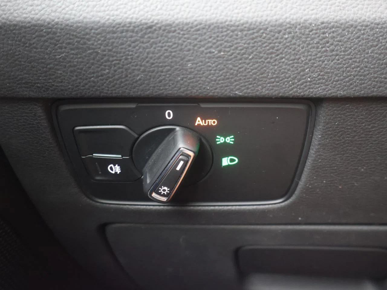 Volkswagen-Passat-image-21
