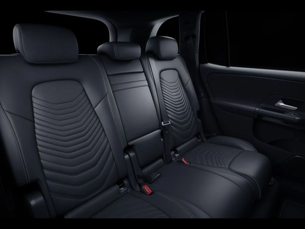 Mercedes-Benz-GLB 200 d-image-11