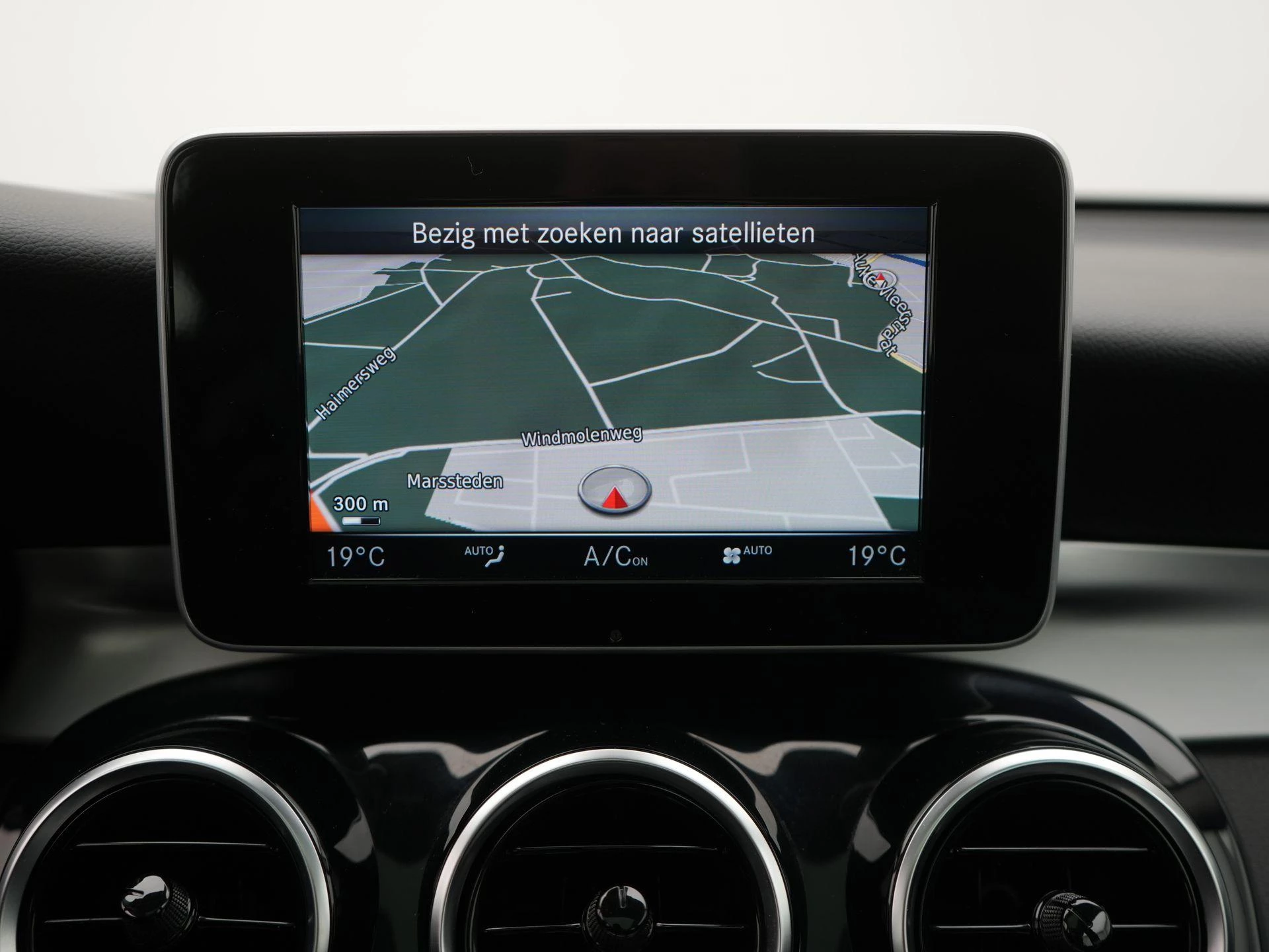 Mercedes-Benz-GLC-image-17