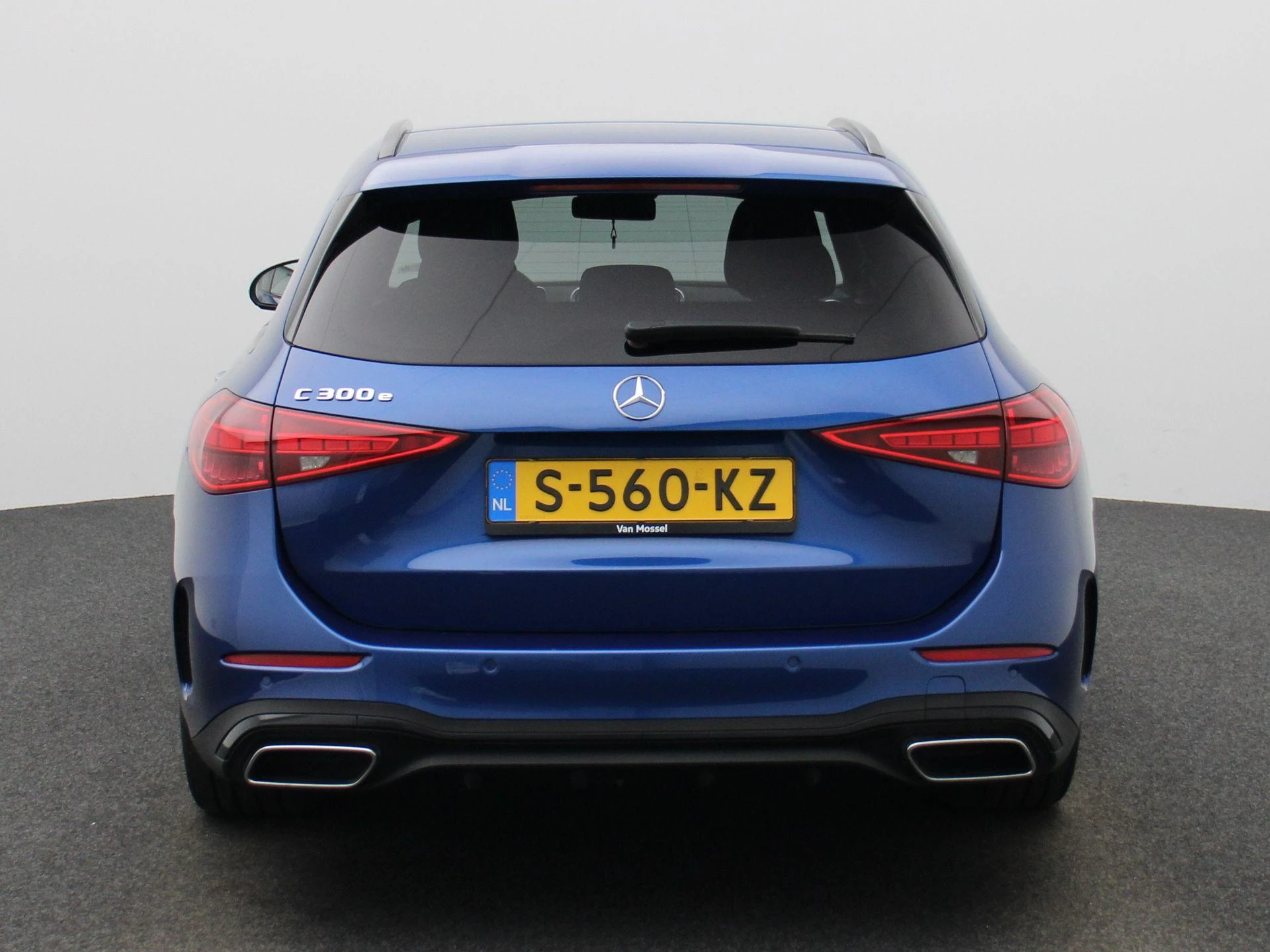 Mercedes-Benz-C-Klasse-image-4