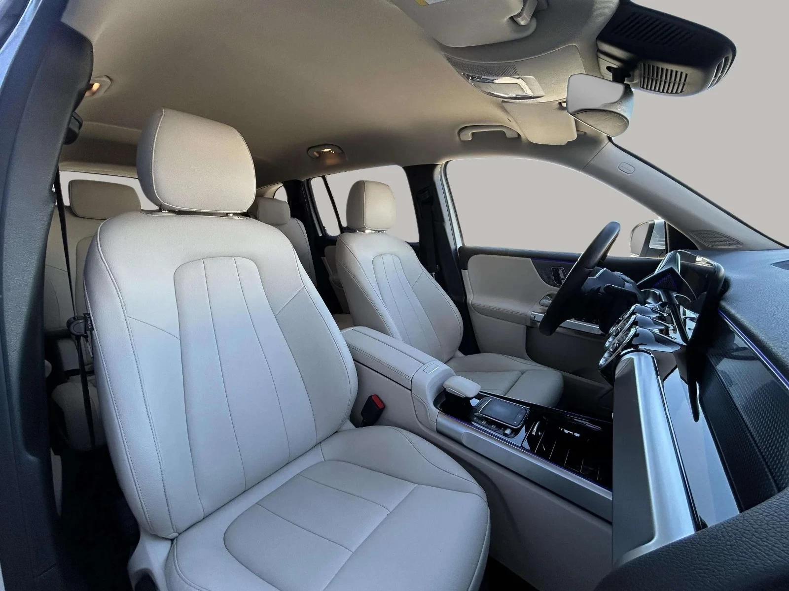 Mercedes-Benz-EQB-image-14