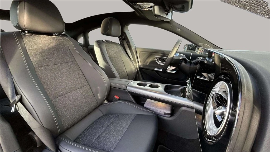 Mercedes-Benz-CLA-image-18