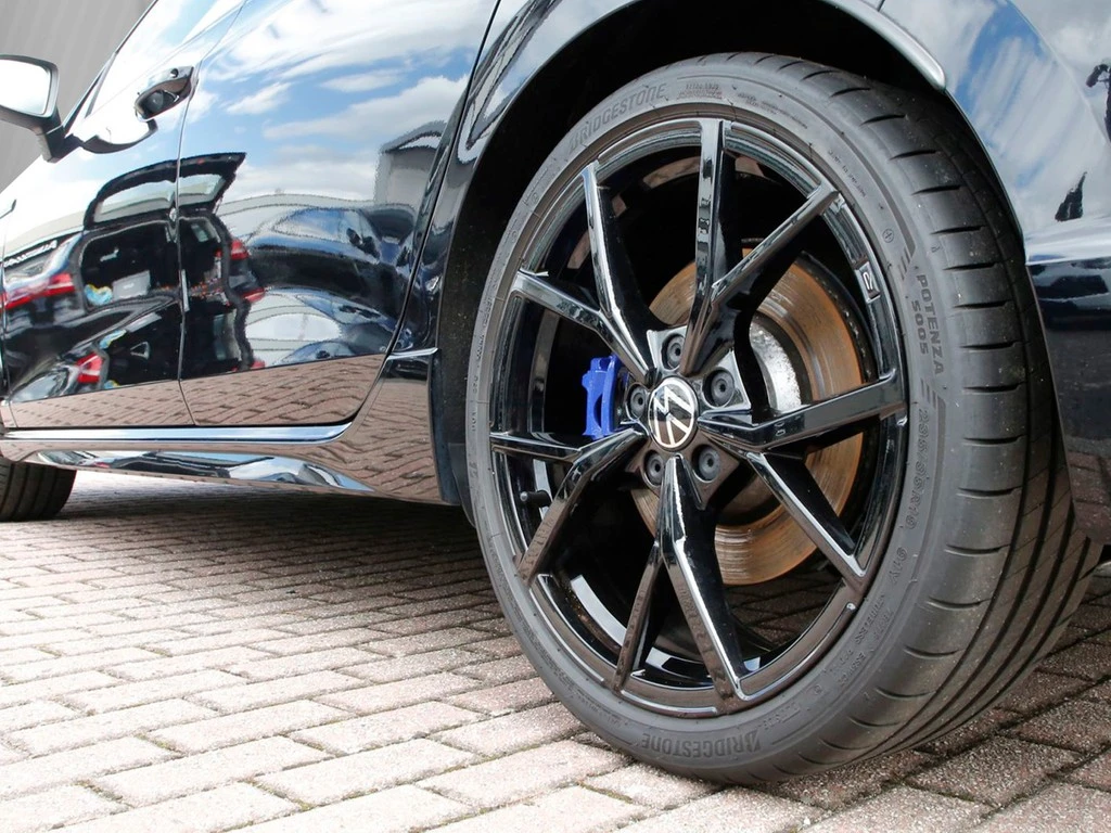 Volkswagen-Golf-image-4