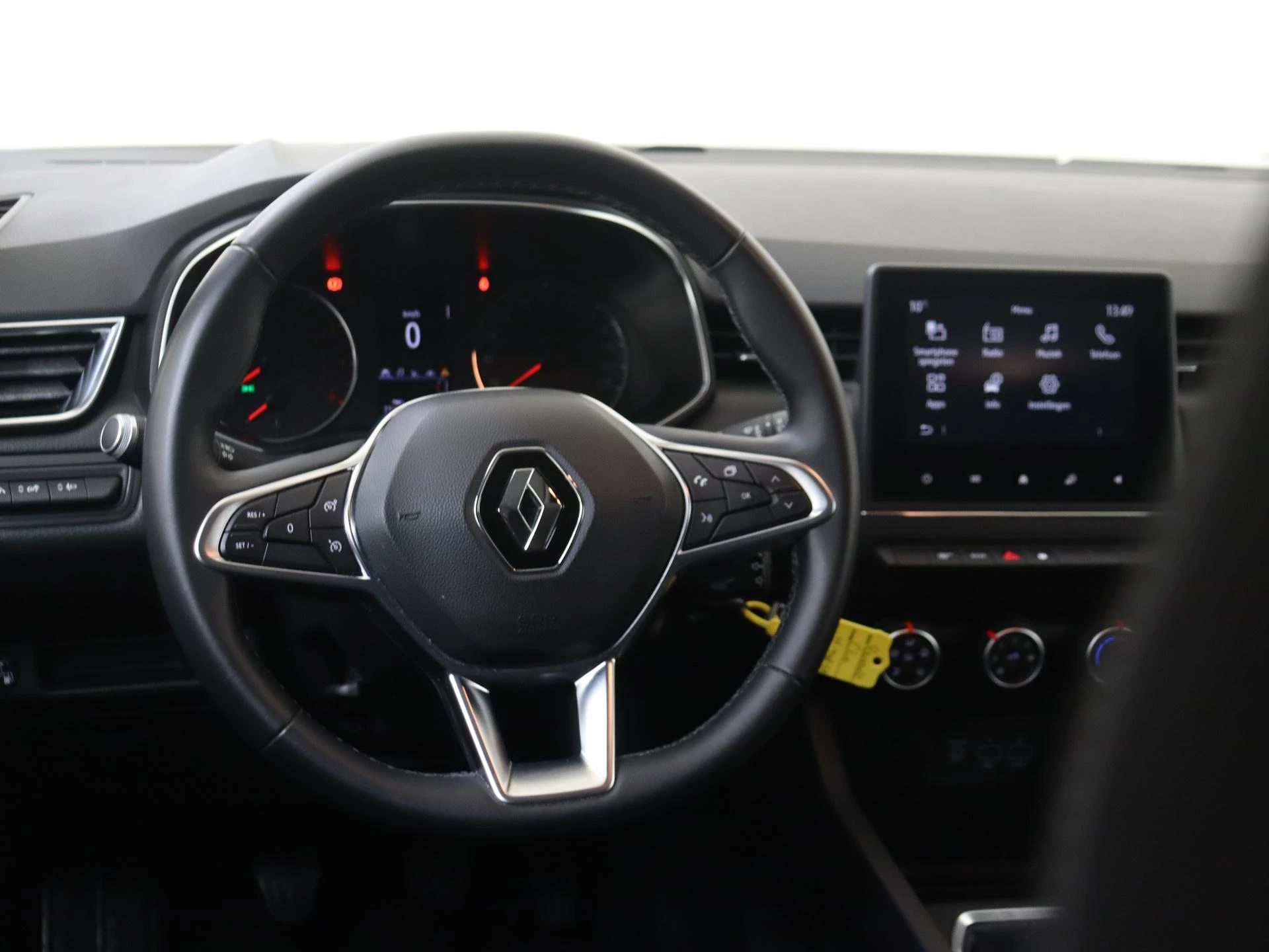 Renault-Clio-image-13