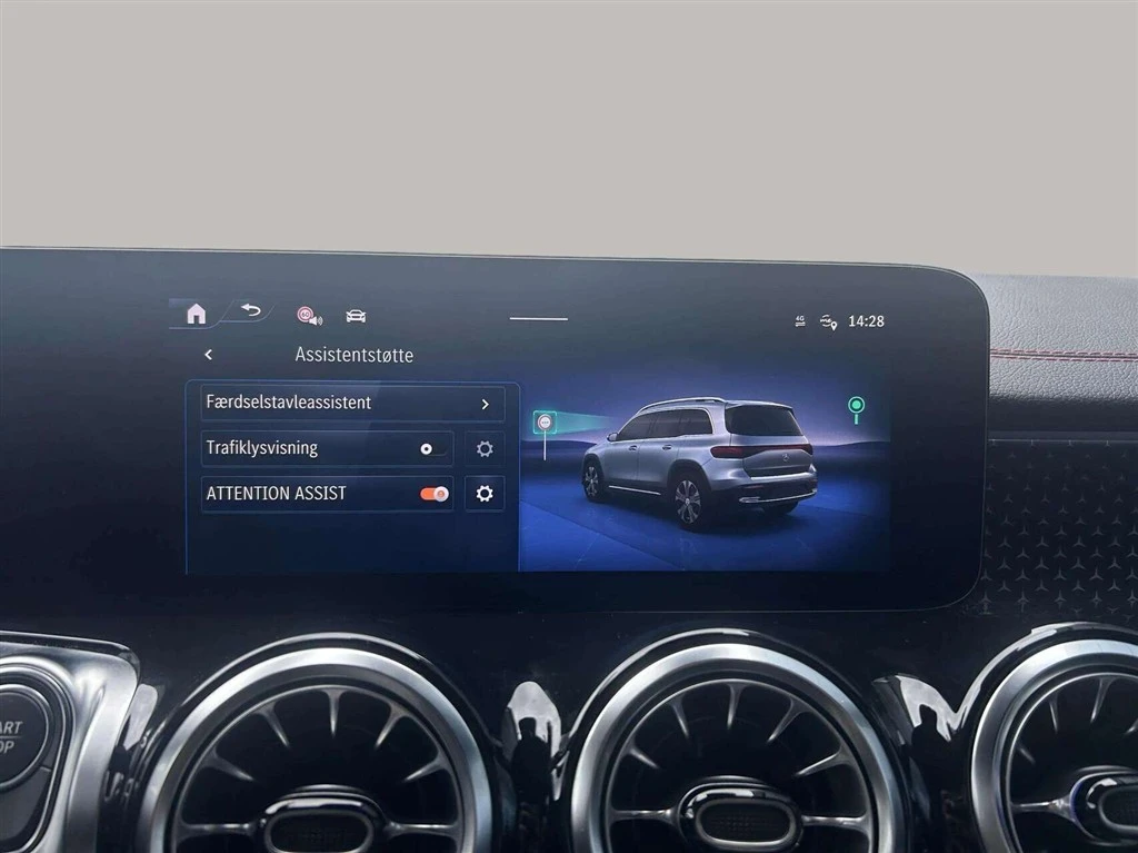 Mercedes-Benz-EQB-image-18