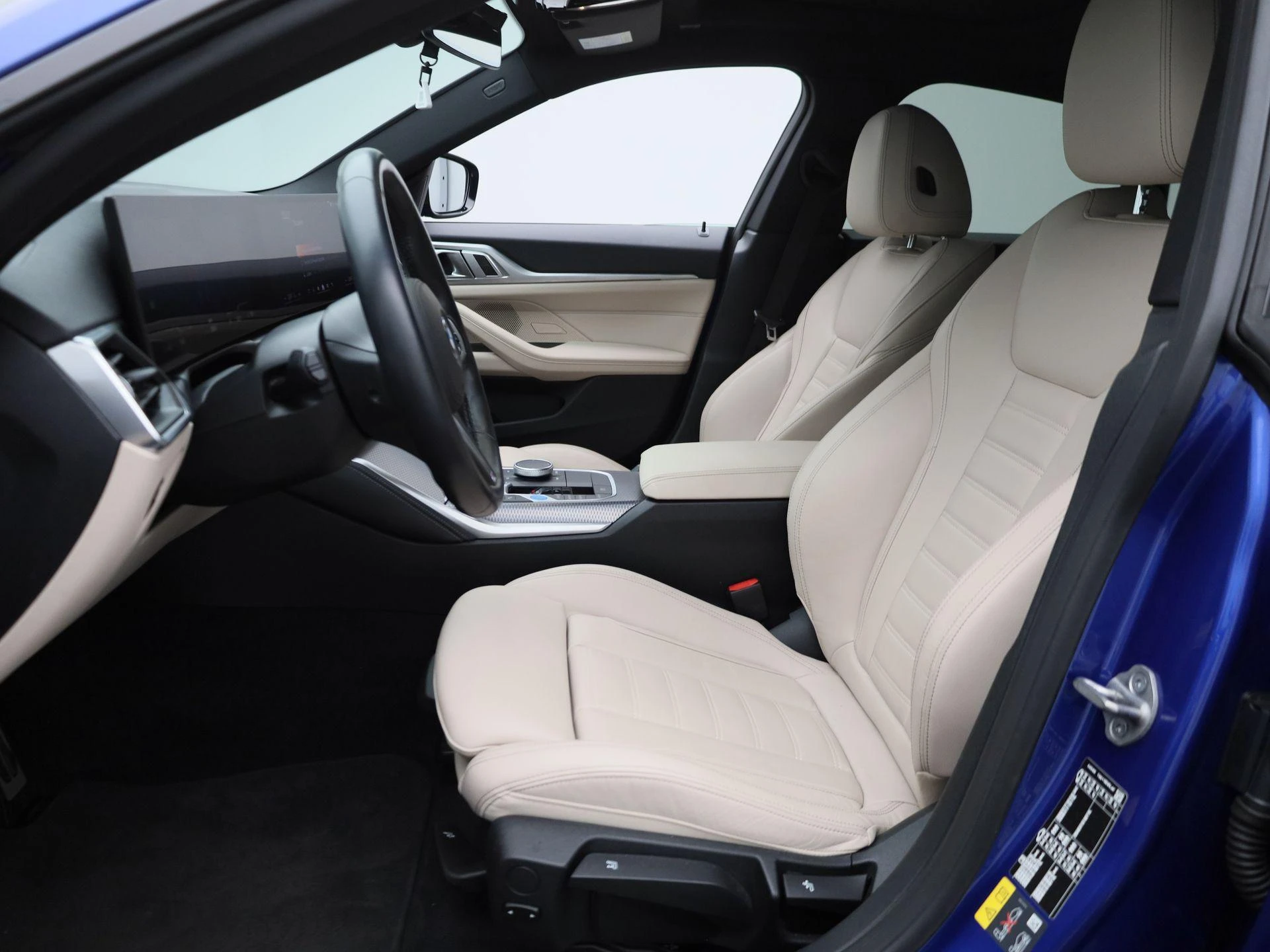 BMW-i4-image-10