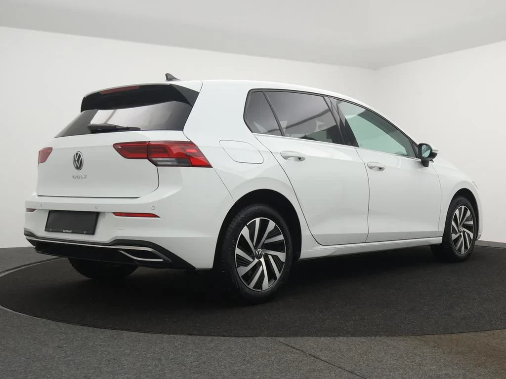 Volkswagen-Golf-image-1