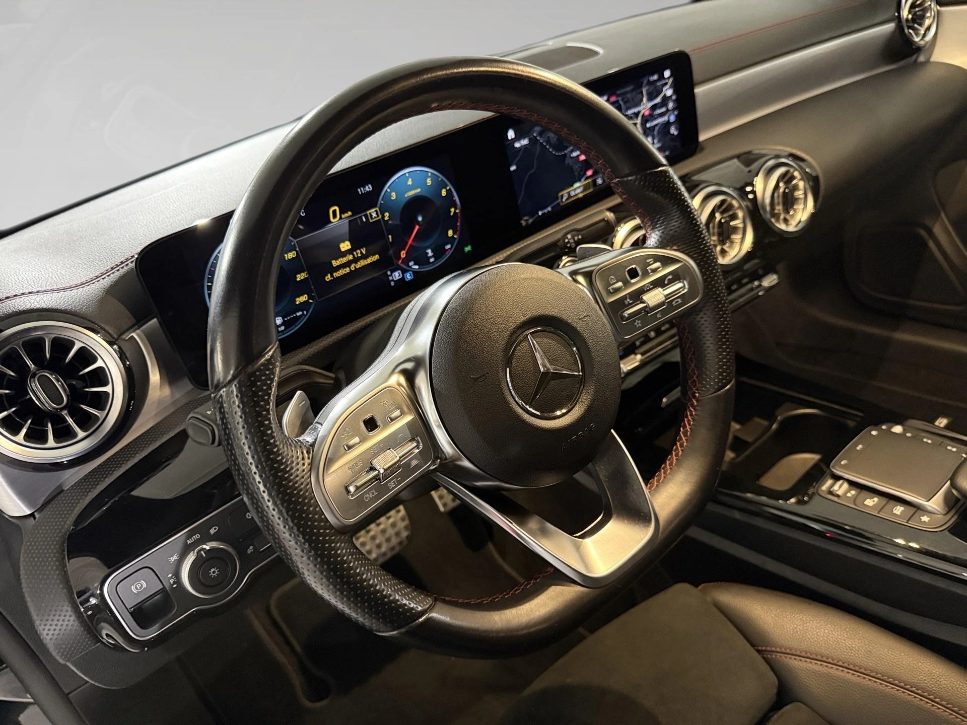 Mercedes-Benz-CLA-image-7