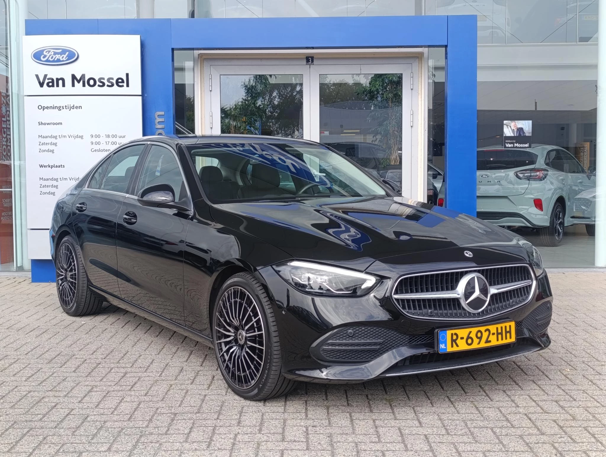 Mercedes-Benz-C-Klasse-image-2
