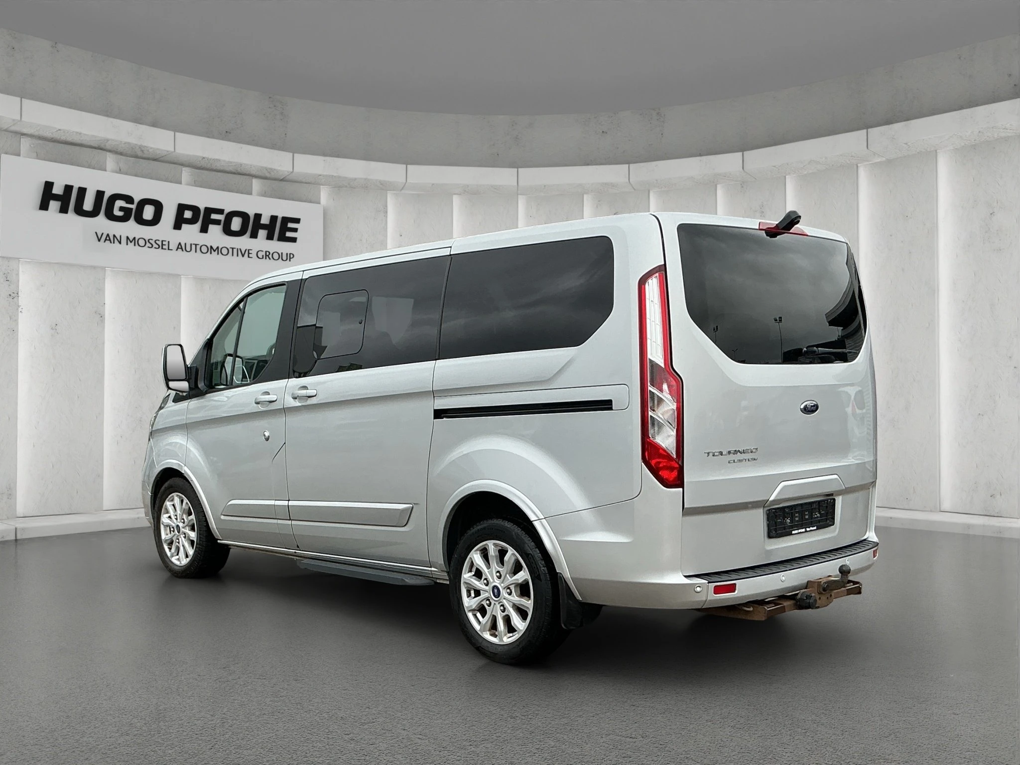 Ford-Tourneo Custom-image-2