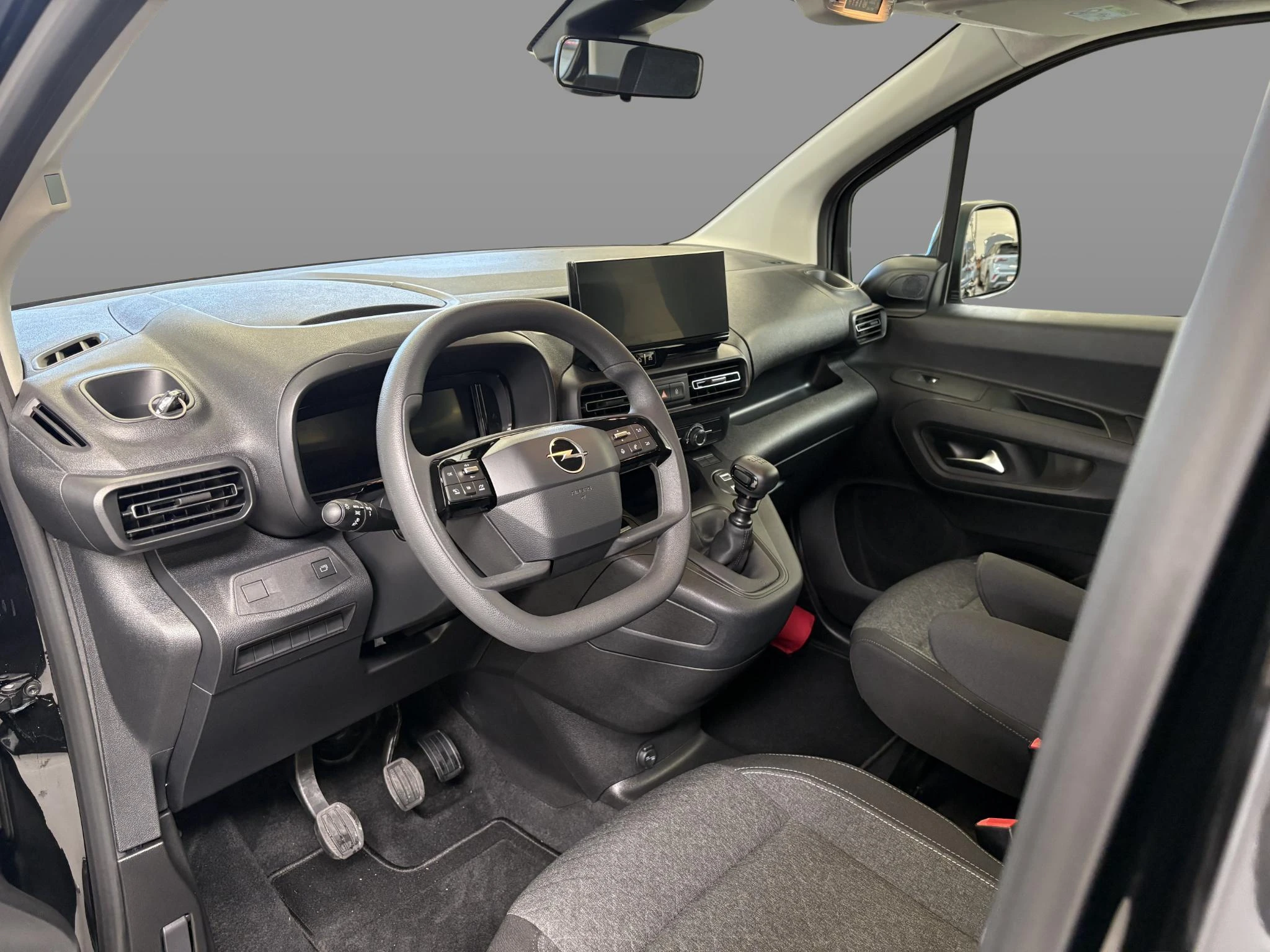 Opel-Combo Life-image-11