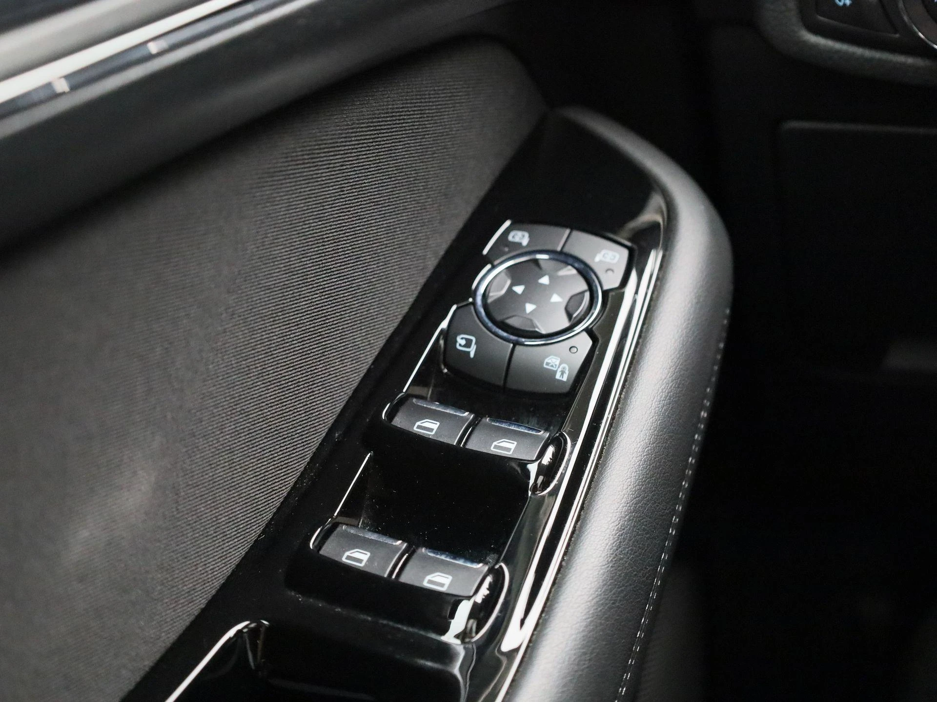 Ford-S-Max-image-30