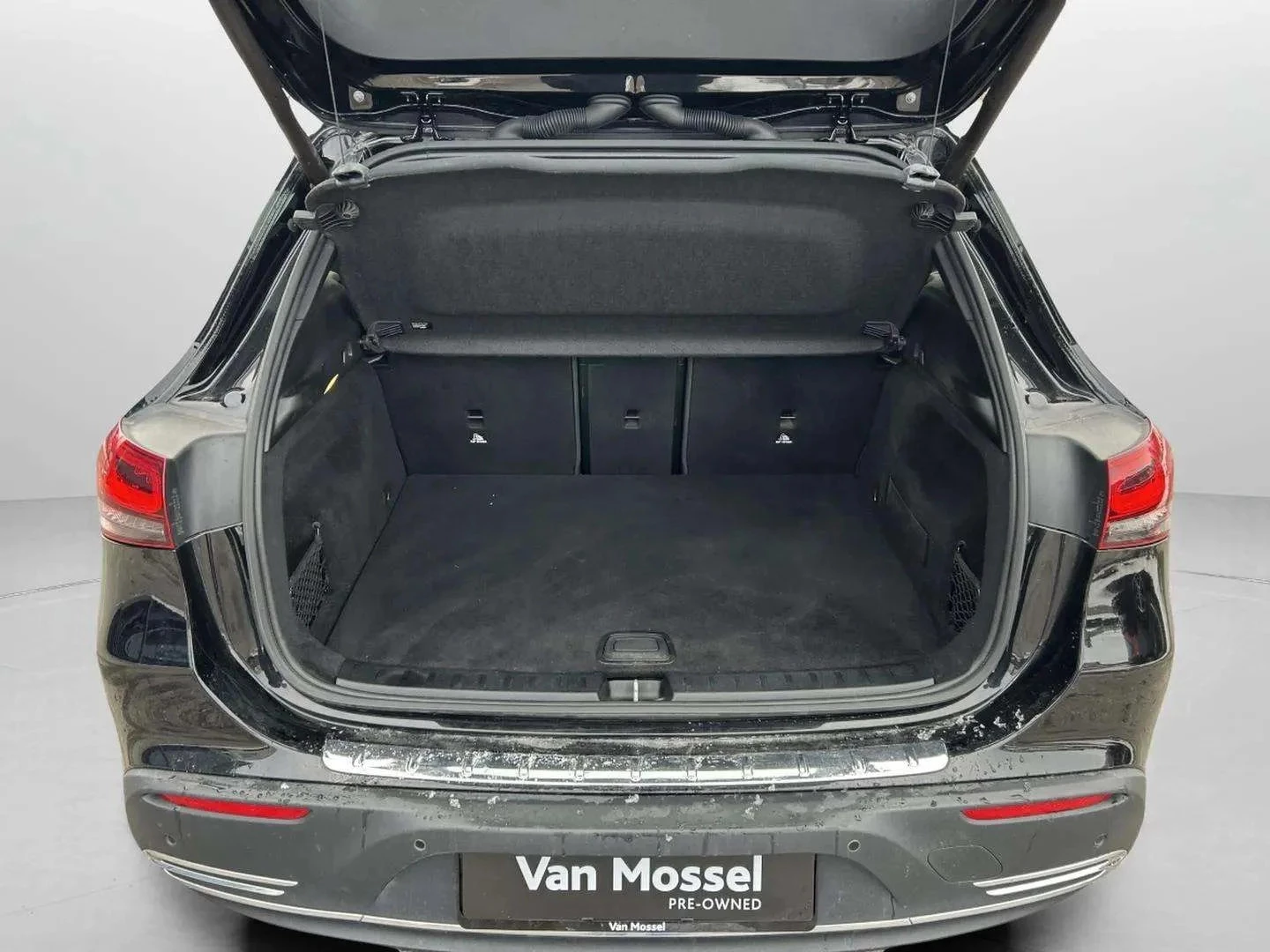 Mercedes-Benz-EQA-image-20