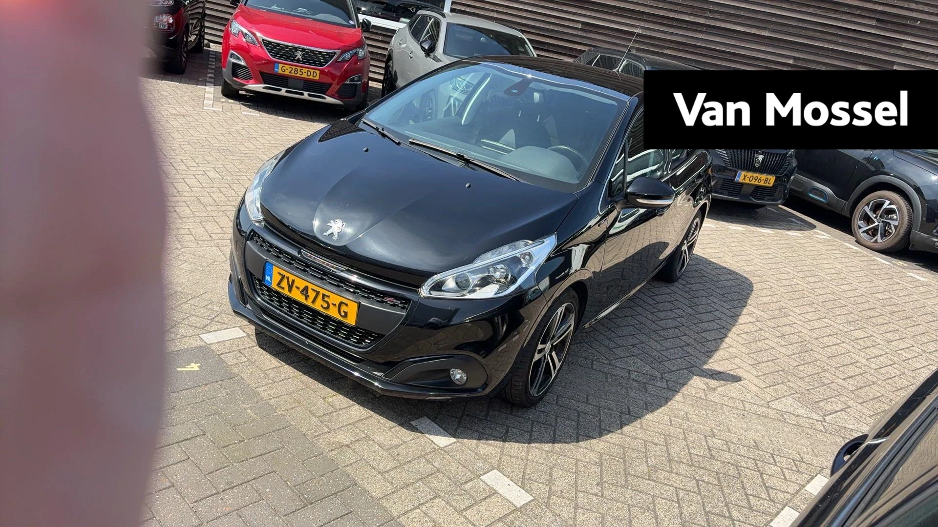 Peugeot-208-image-0