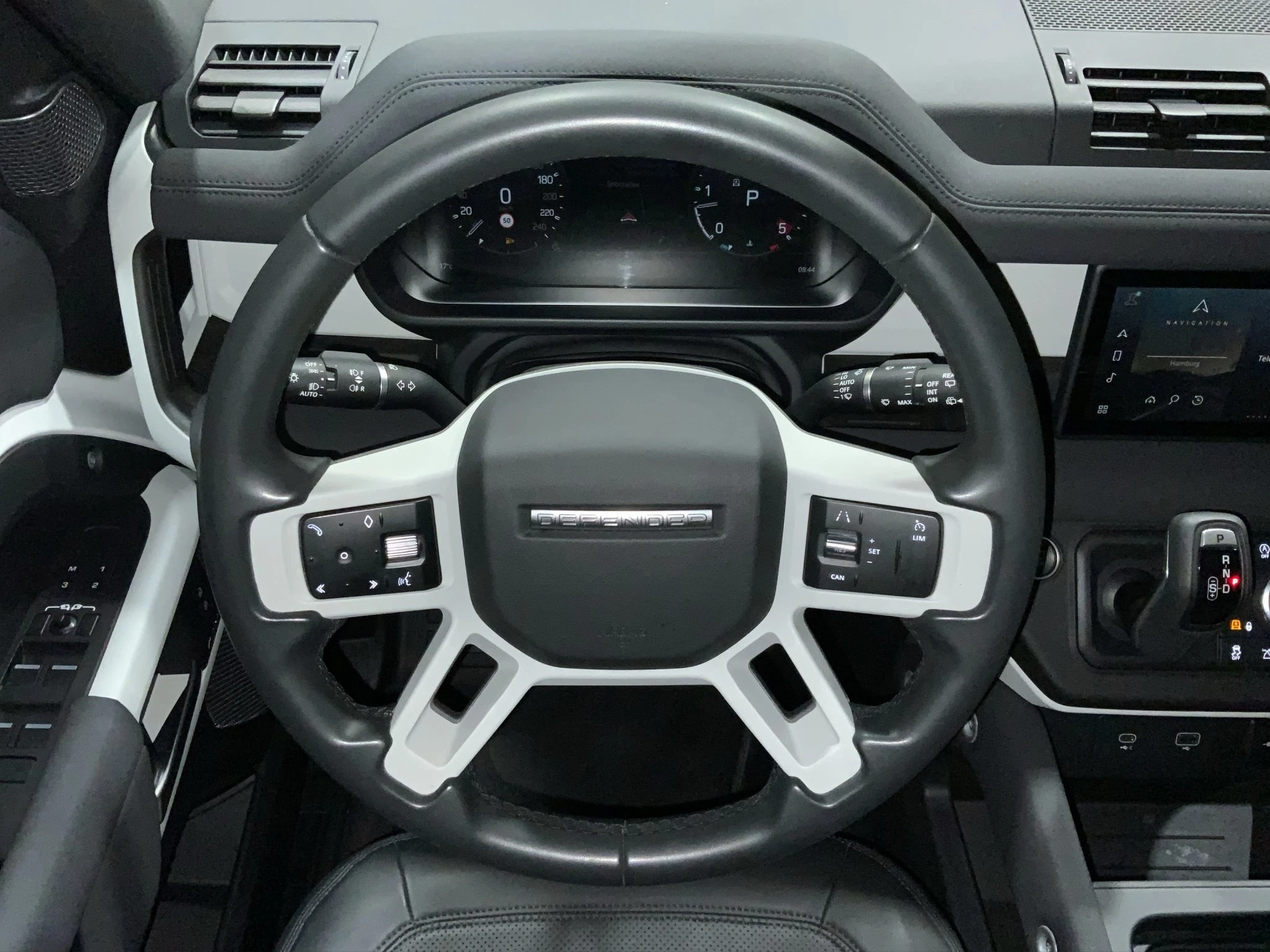 Land Rover-Defender-image-9
