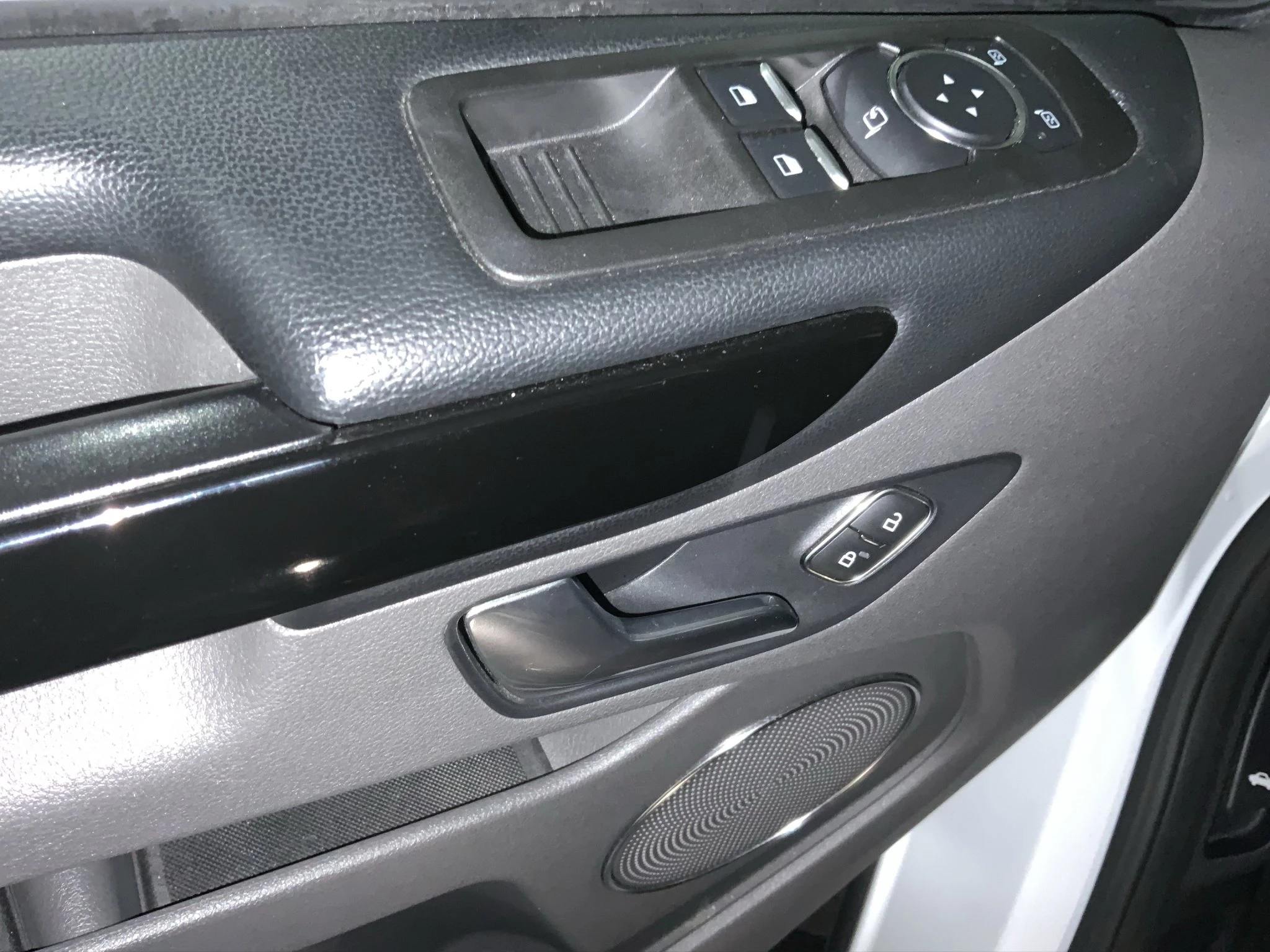 Ford-Tourneo Custom-image-7