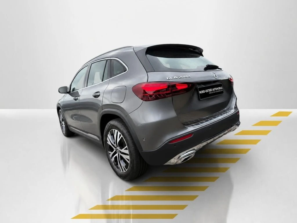 Mercedes-Benz-GLA 200 d-image-12