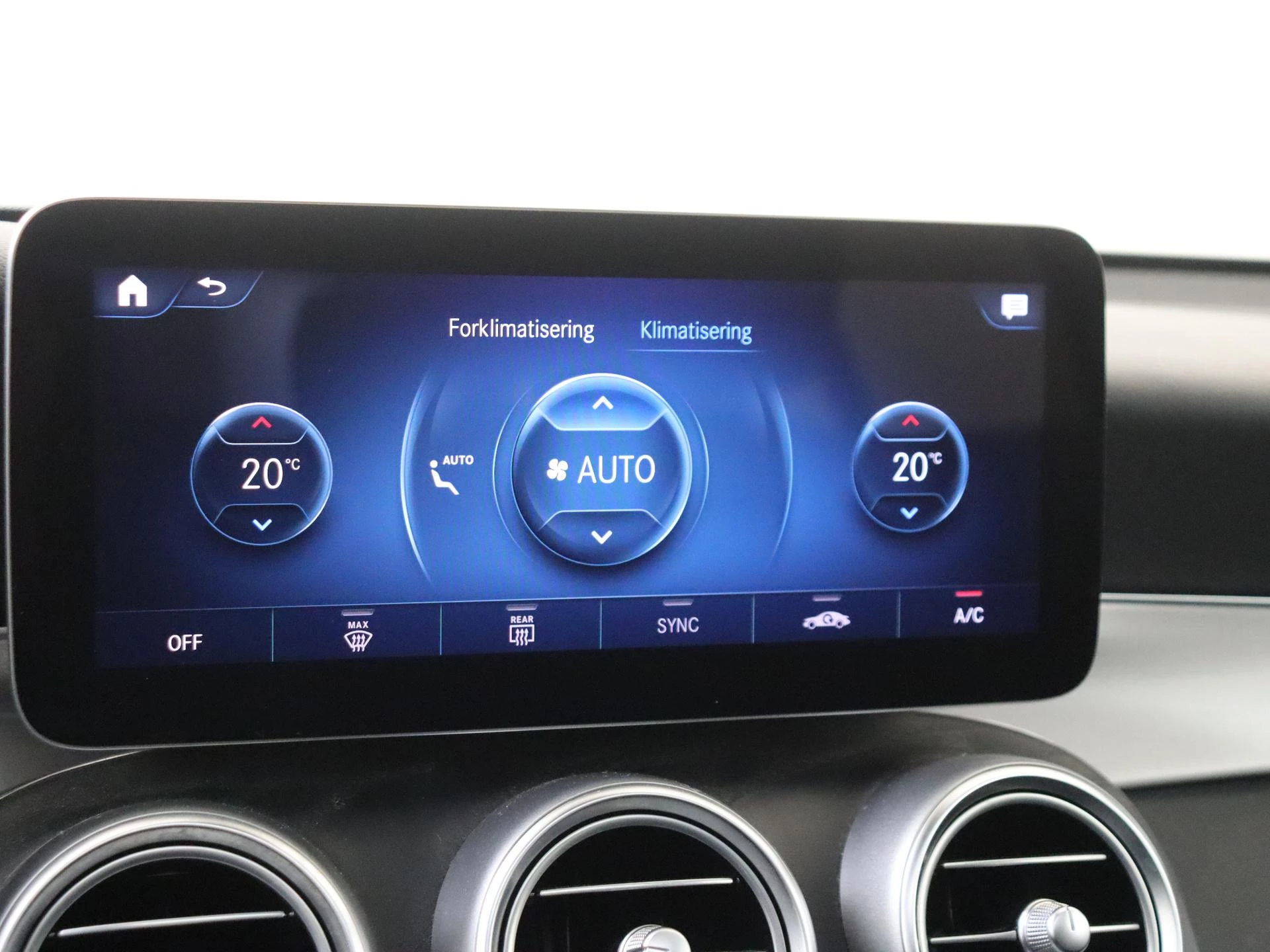 Mercedes-Benz-GLC-image-17