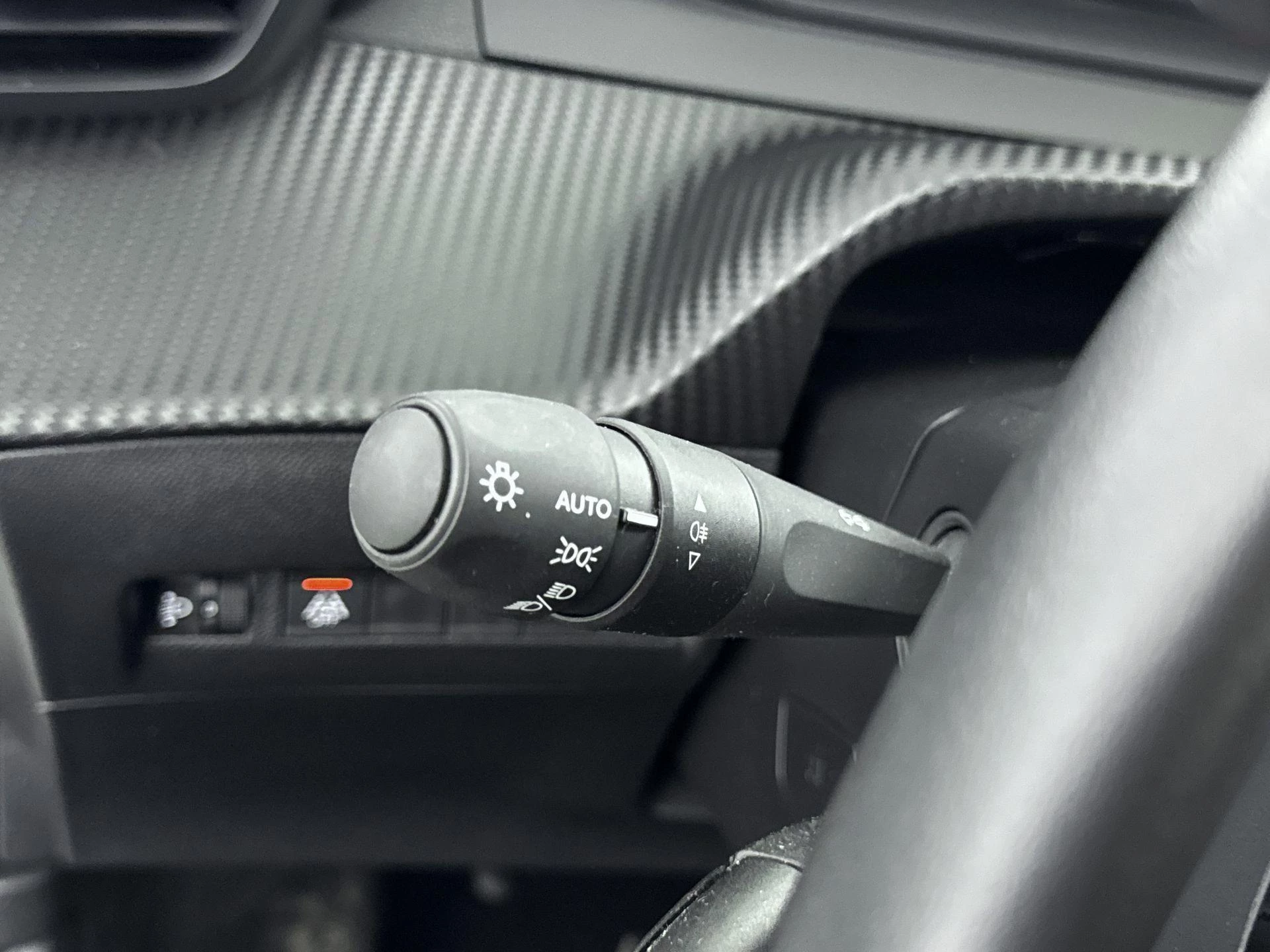 Peugeot-e-2008-image-19