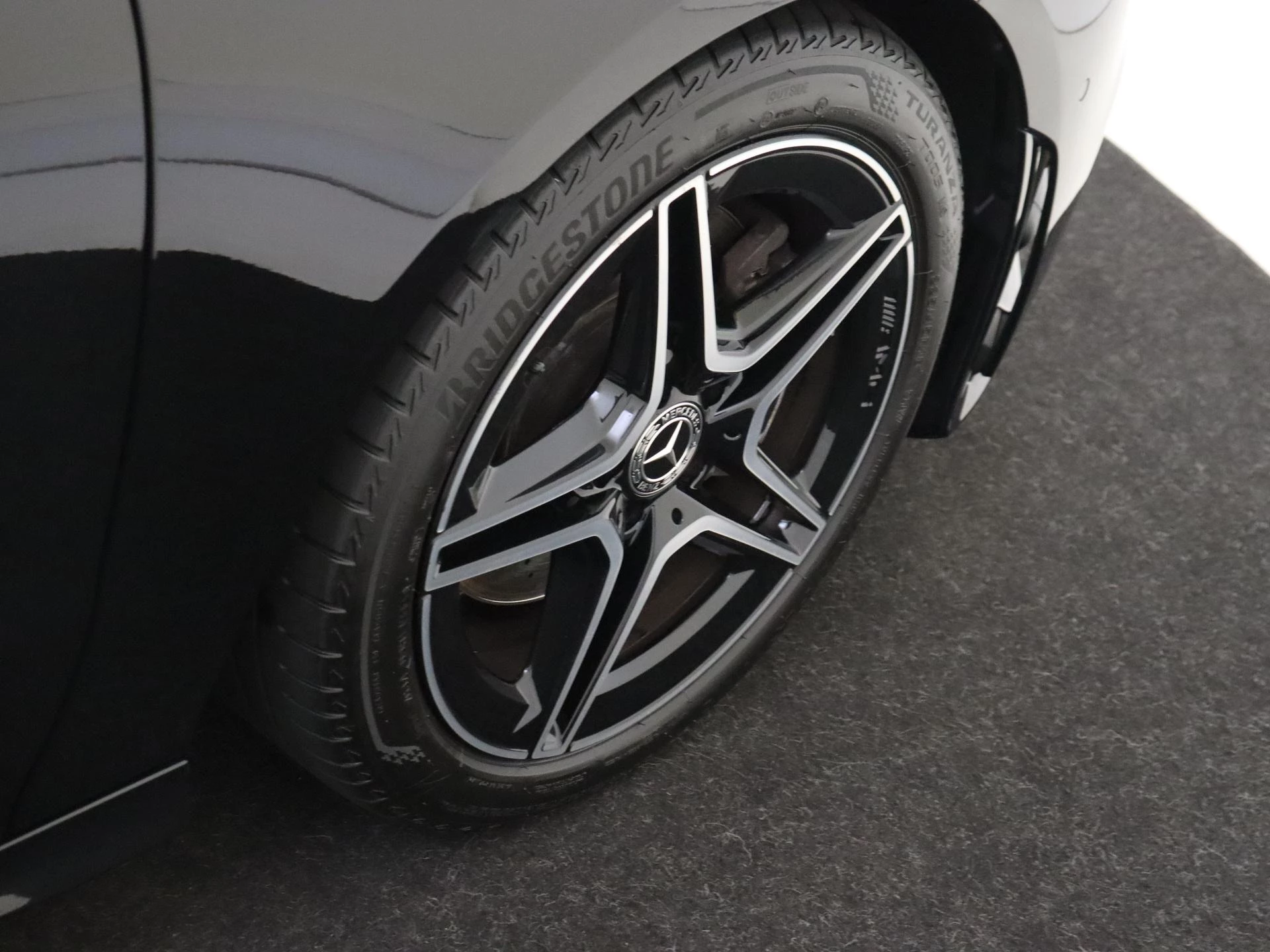 Mercedes-Benz-CLA-image-3