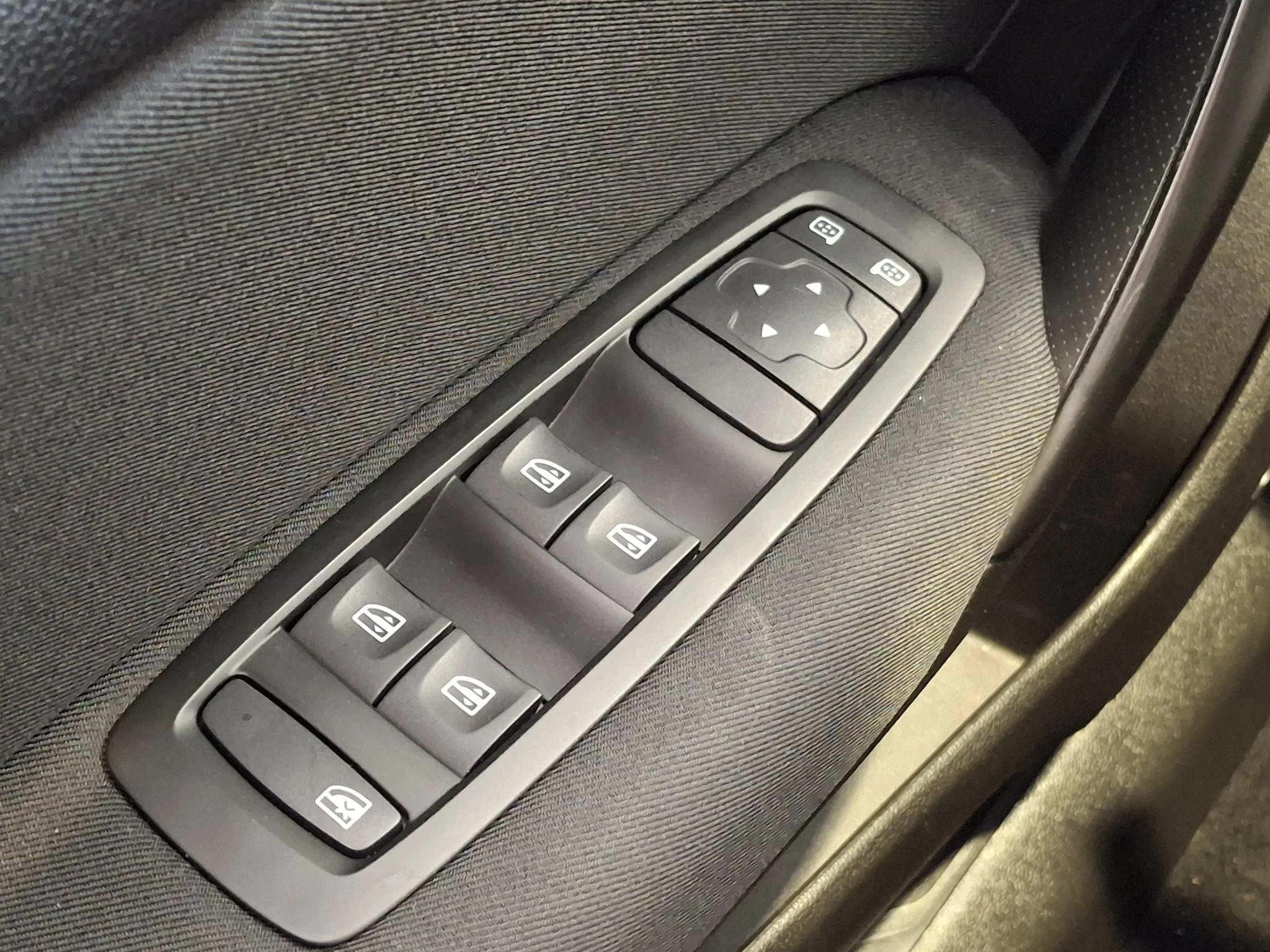 Renault-Mégane Estate-image-22