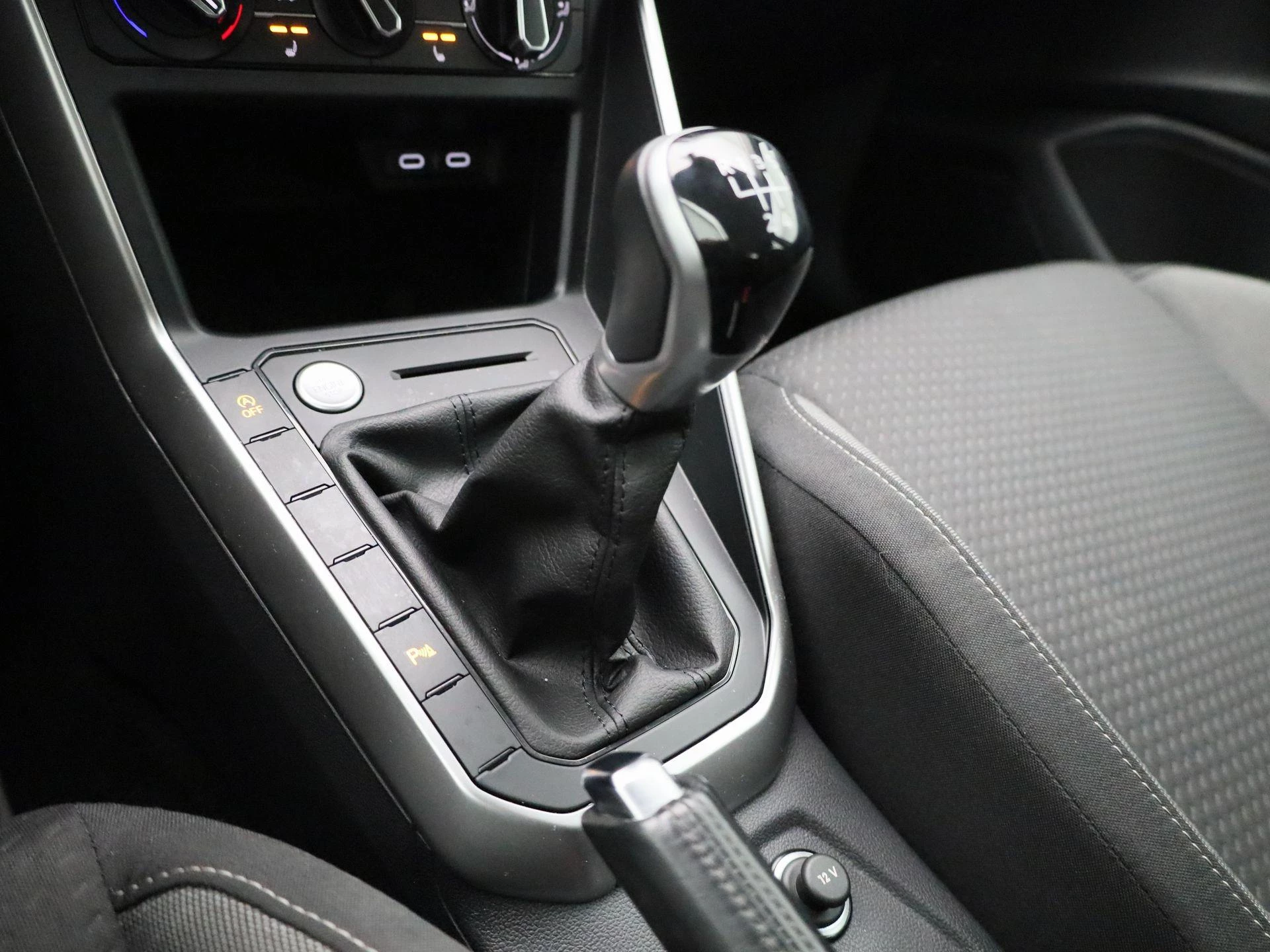 Volkswagen-Polo-image-16