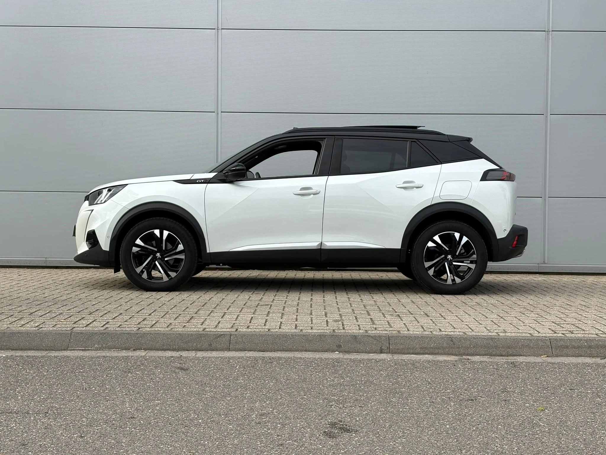 Peugeot-2008-image-2