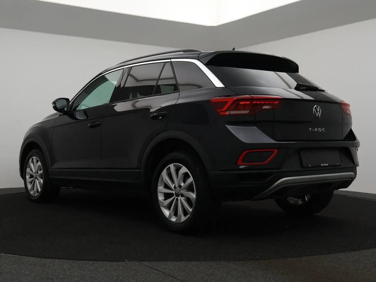 Volkswagen-T-Roc-image-10