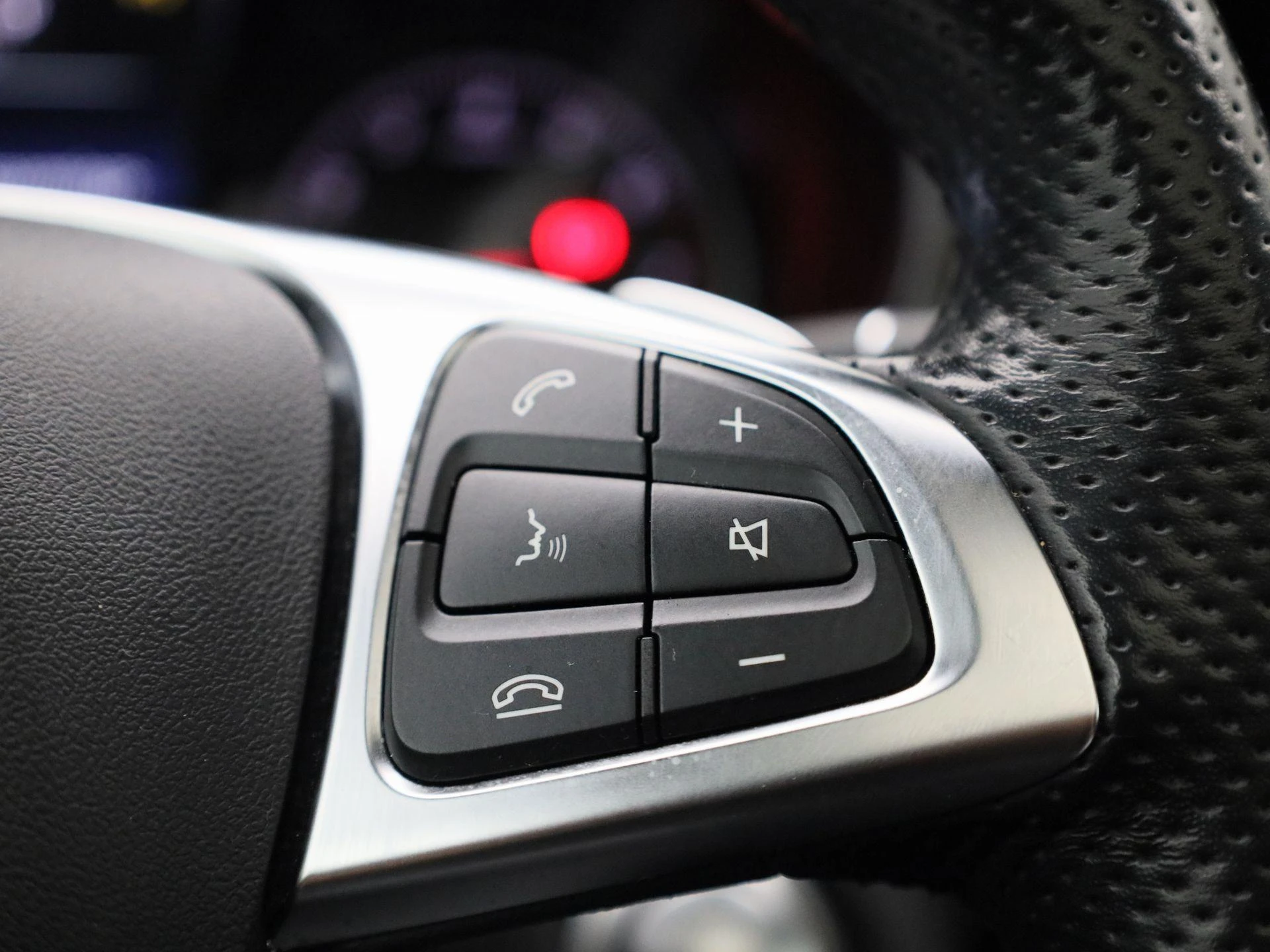 Mercedes-Benz-GLC-image-29