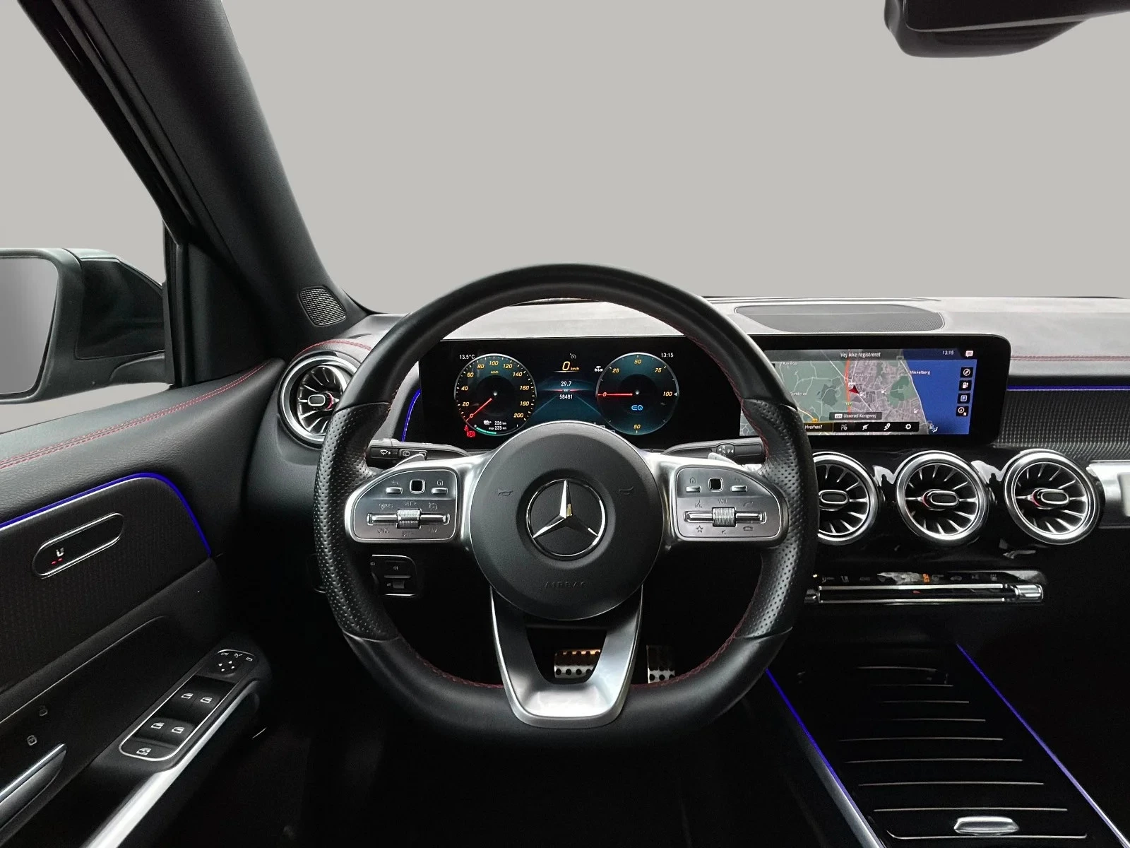Mercedes-Benz-EQB-image-12