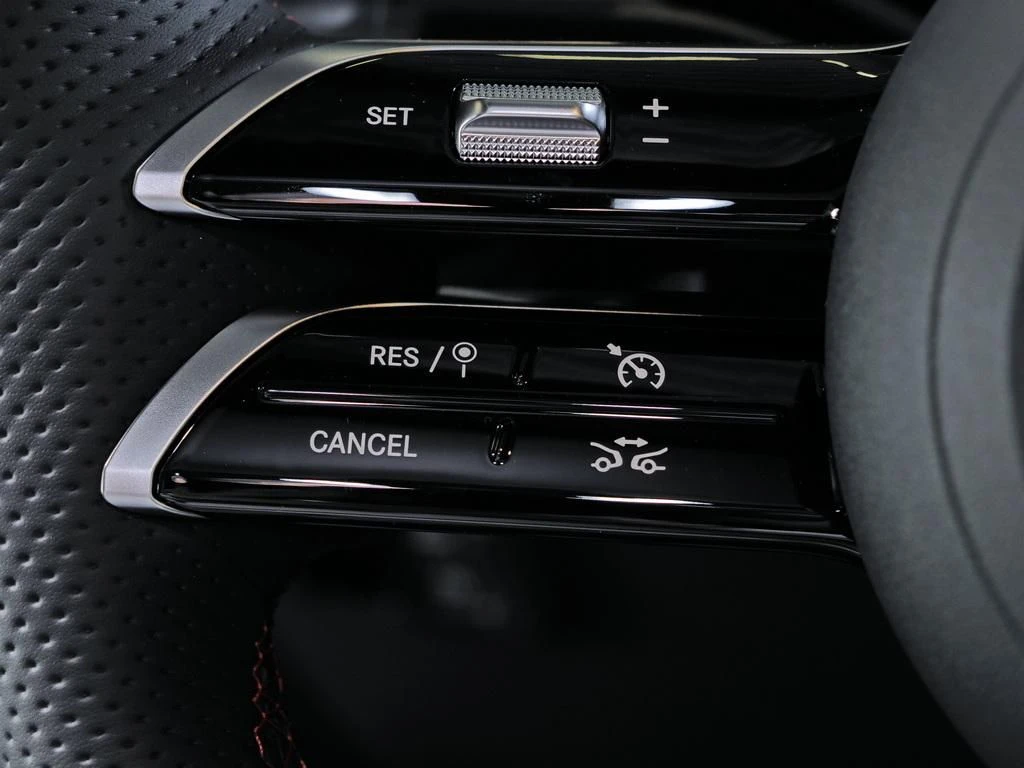 Mercedes-Benz-CLA 200-image-9