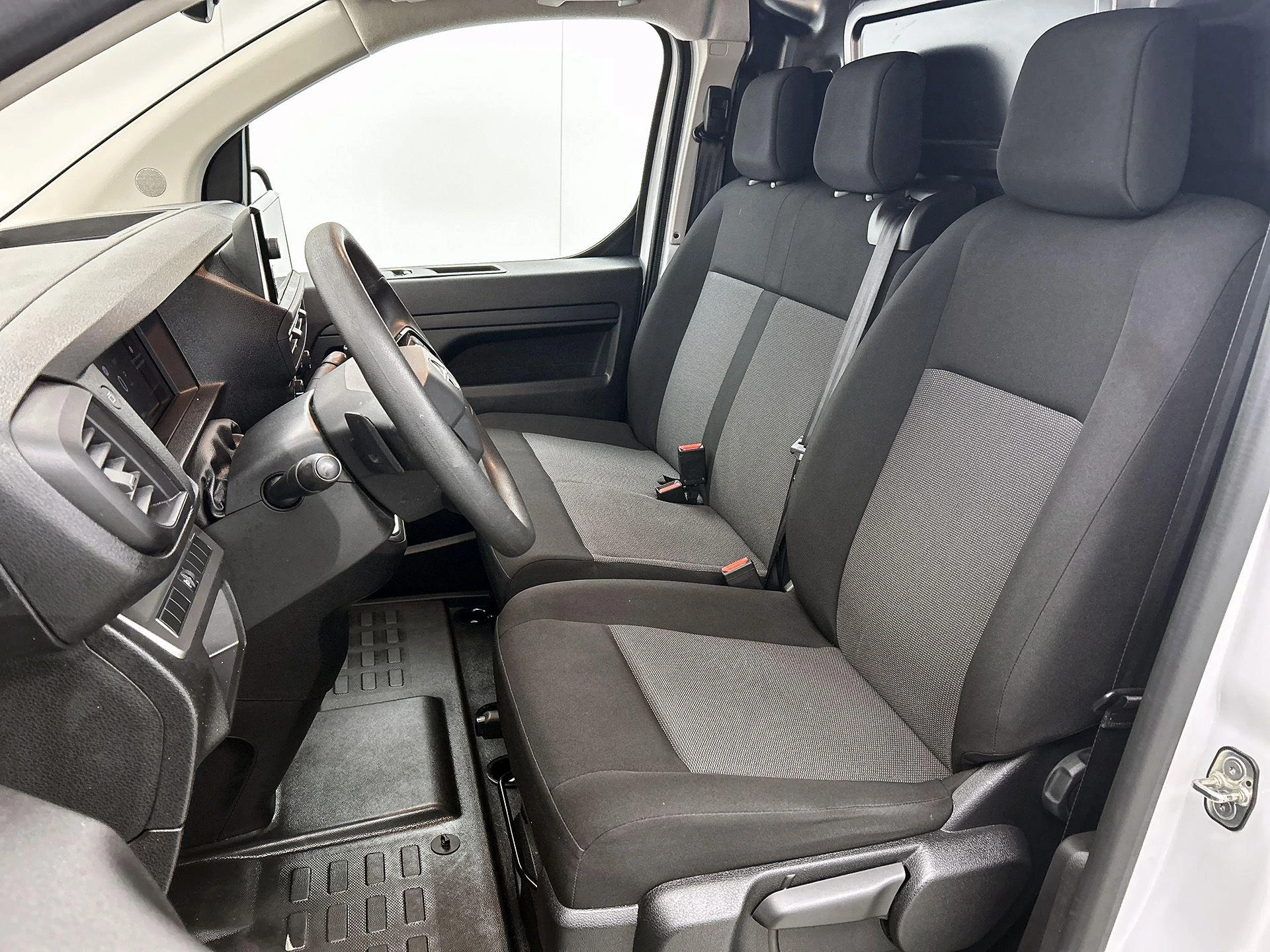 Opel-Vivaro-image-34